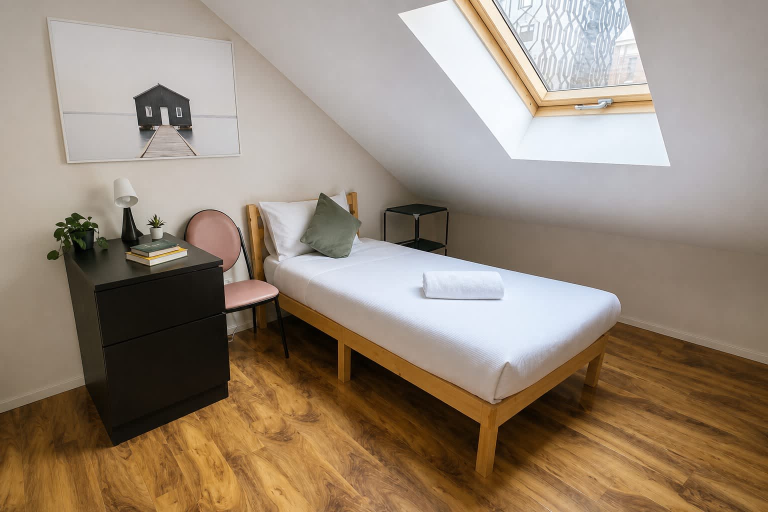 Cozy Attic-Style Single Room | Chippendale - Shared Bathroom — Chippendale, New South Wales — vacation rental