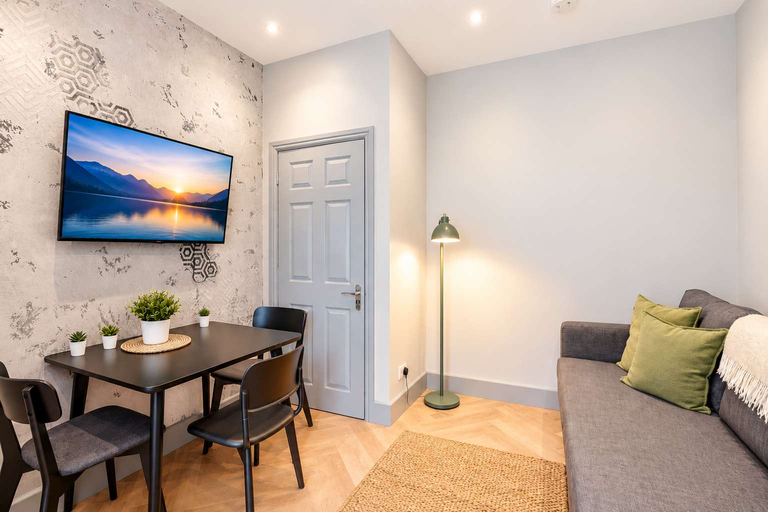 Edinburgh Leith 1BR, Free Parking, Workspace serviced apartment - Leith - VivreStays