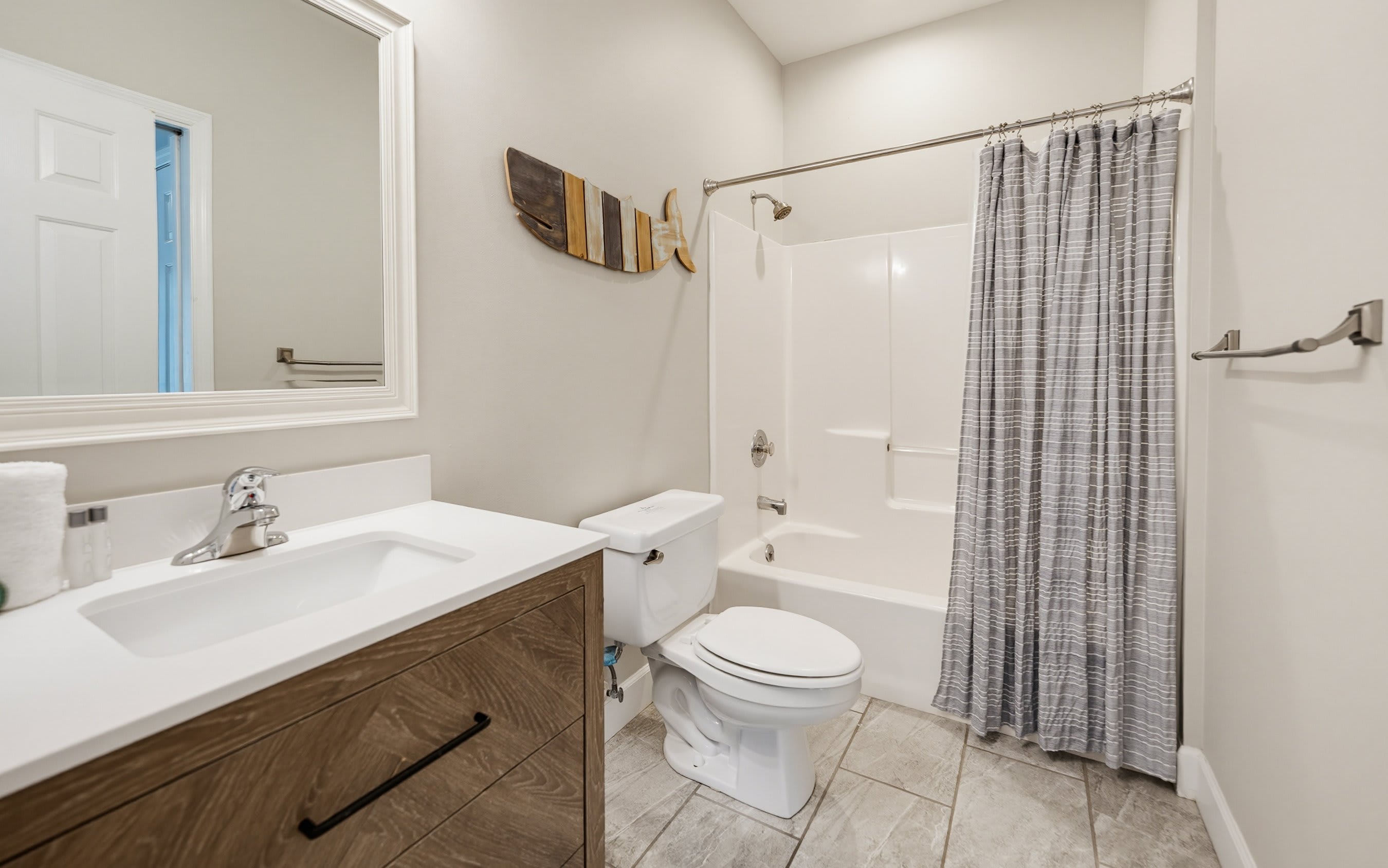 Shared Bathroom with Tub / Shower Combo Main Floor