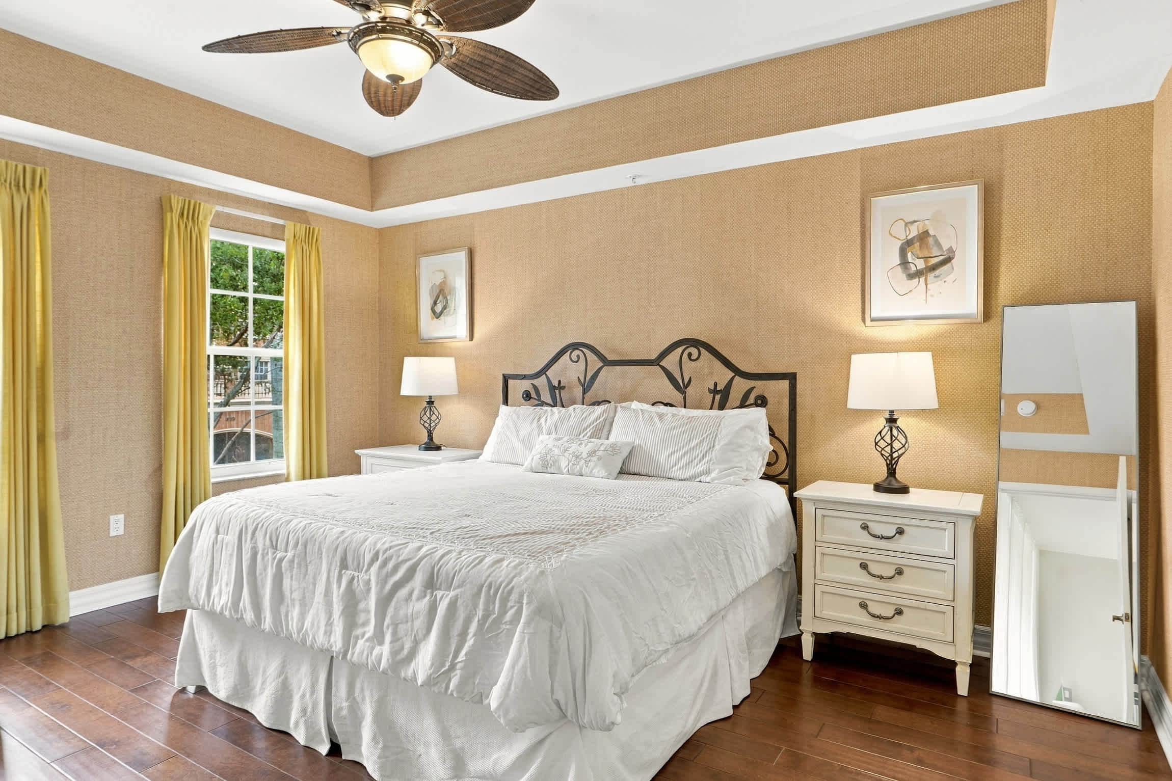 Bayfront Naples Downtown Waterfront Living with Rooftop Pool Restaurants | Photo 4