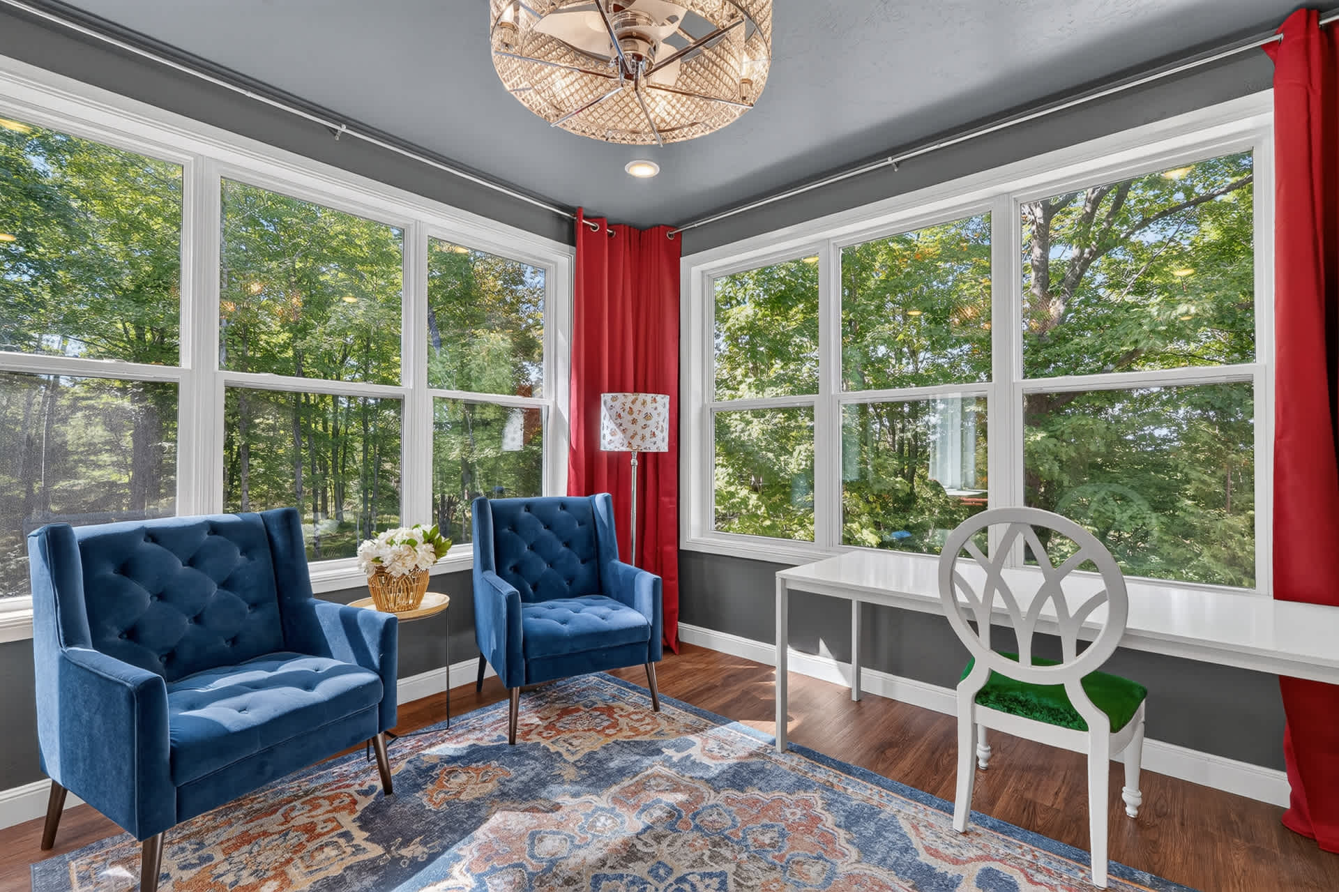 Sitting room has pass-through fire place. 