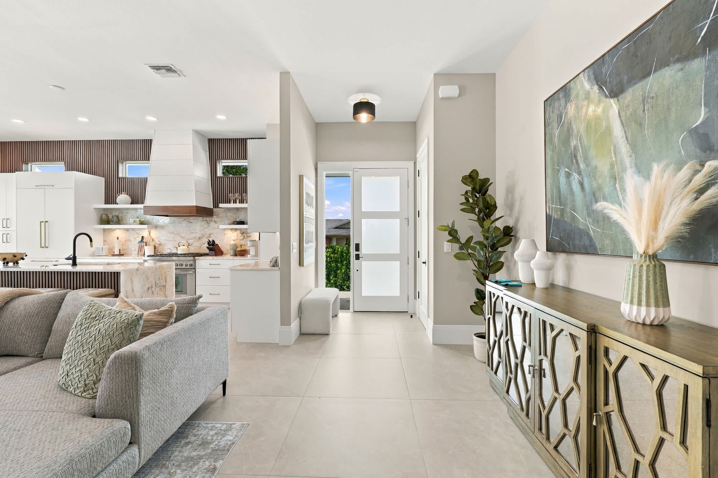 Luxury Home Close to Beach Saltwater Pool Spa | Photo 4