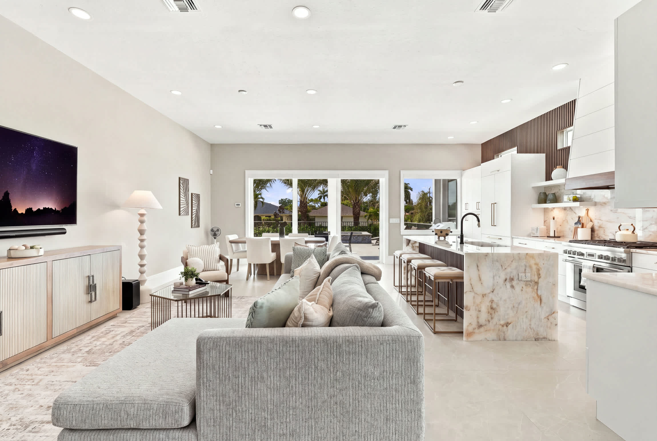 Luxury Home Close to Beach Saltwater Pool Spa | Photo 10