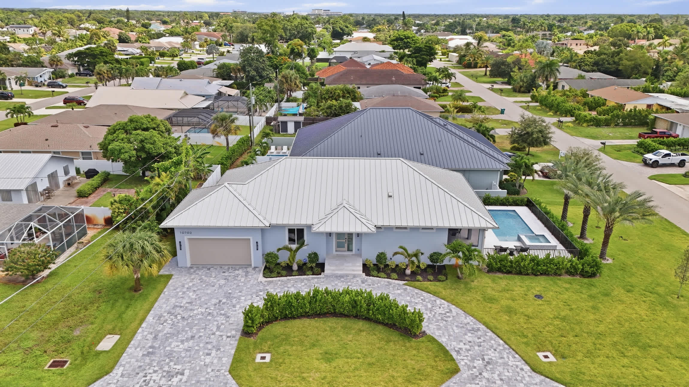 Luxury Home Close to Beach Saltwater Pool Spa | Photo 40