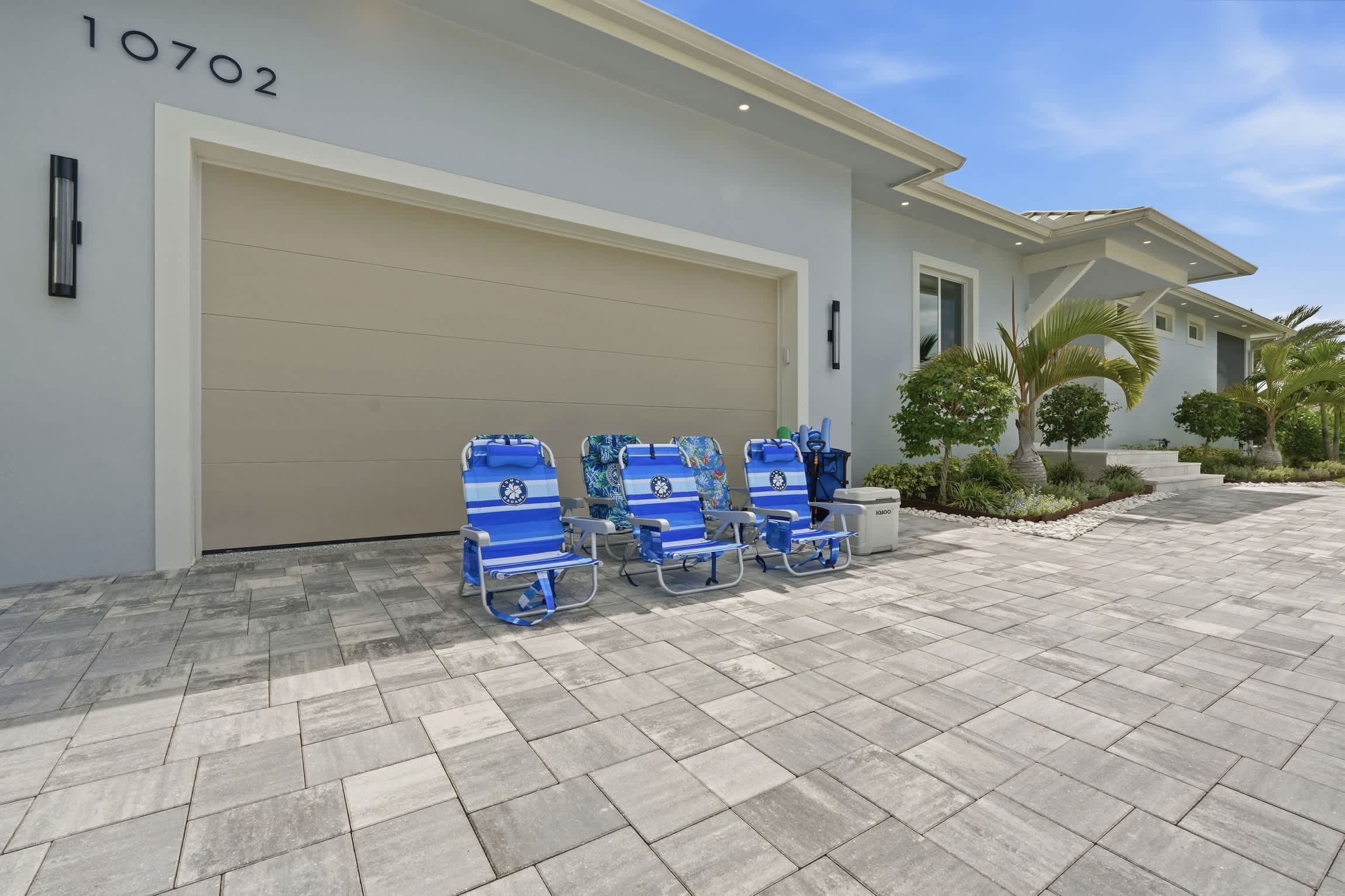Luxury Home Close to Beach Saltwater Pool Spa | Photo 43