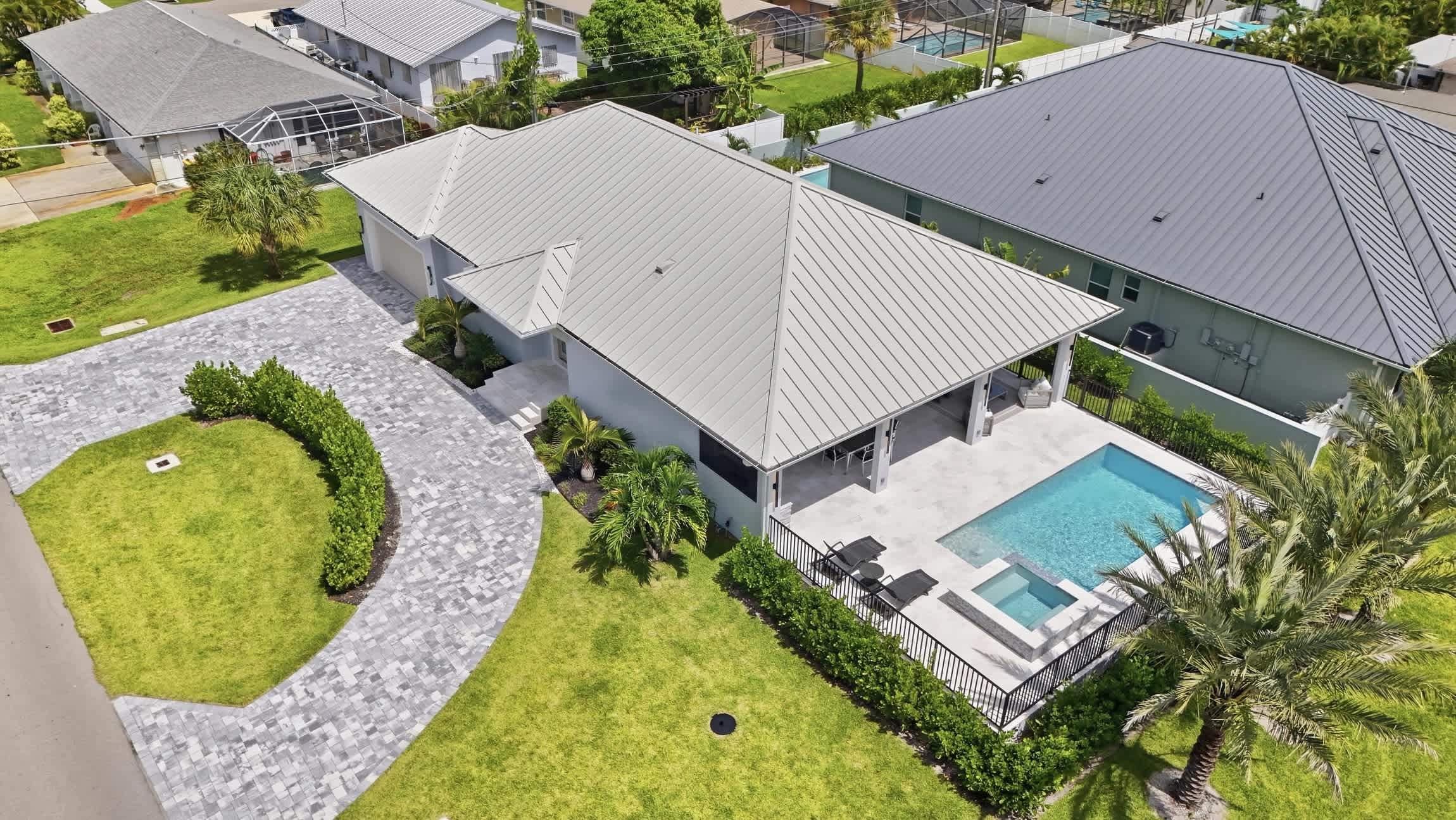Luxury Home Close to Beach Saltwater Pool Spa | Photo 42