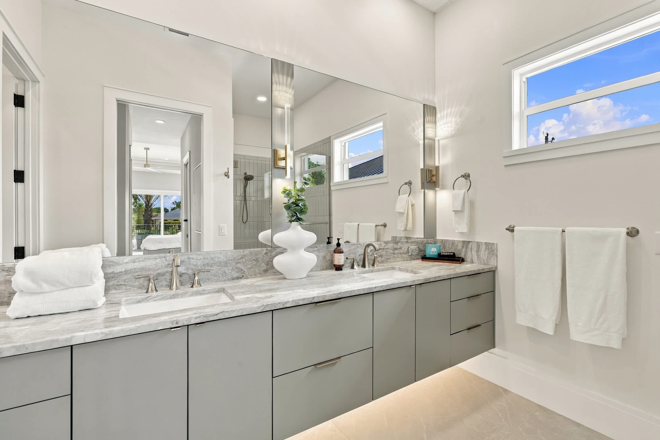 Luxury Home Close to Beach Saltwater Pool Spa | Photo 19