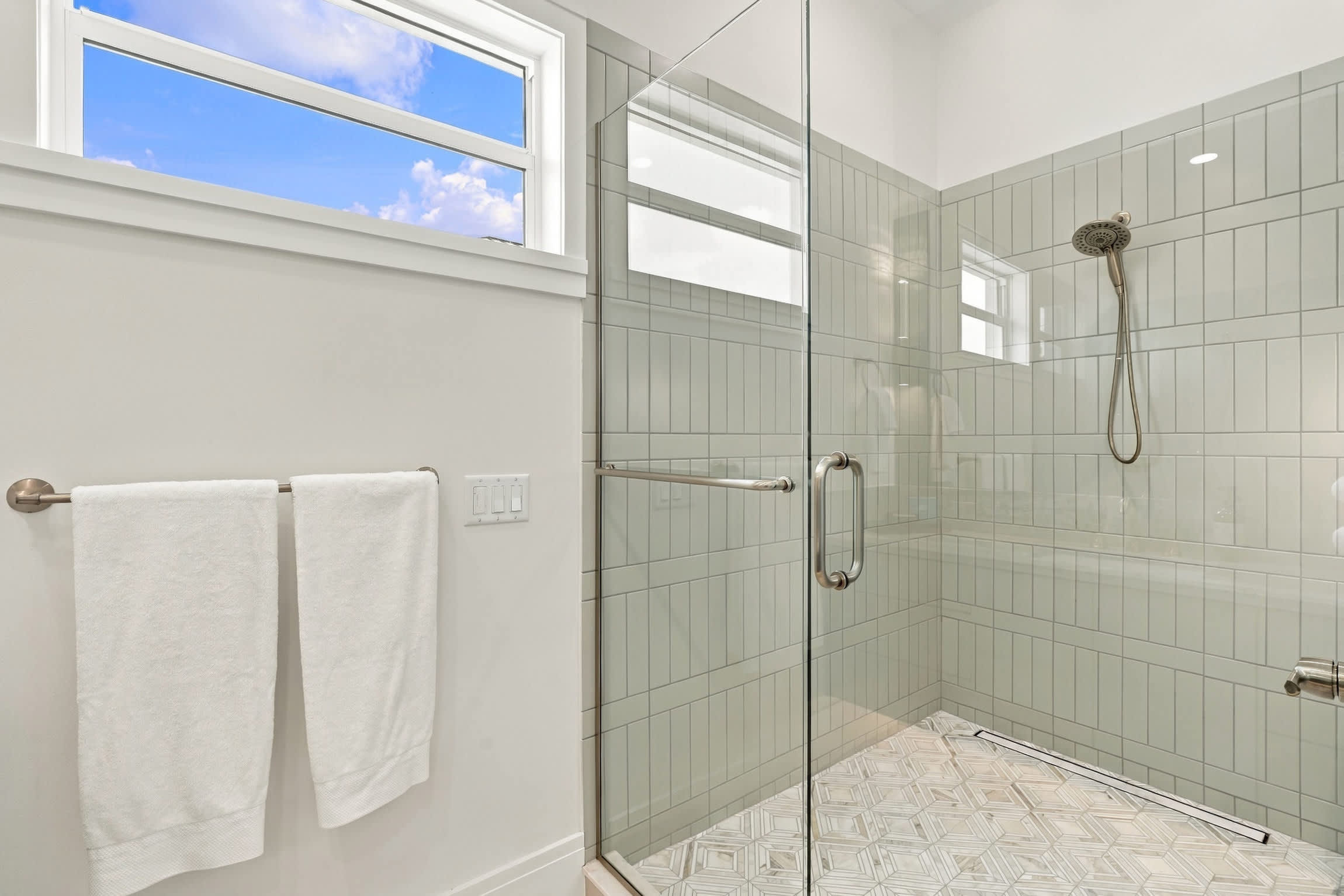 Luxury Home Close to Beach Saltwater Pool Spa | Photo 17