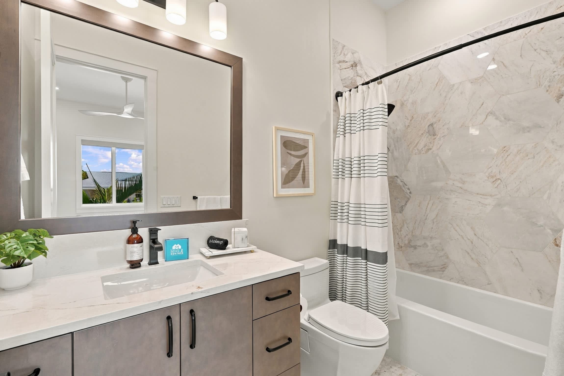 Luxury Home Close to Beach Saltwater Pool Spa | Photo 22