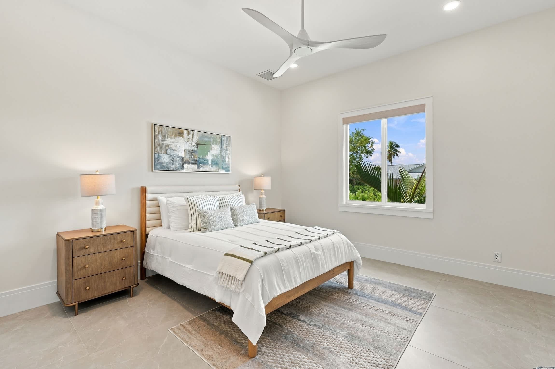 Luxury Home Close to Beach Saltwater Pool Spa | Photo 20