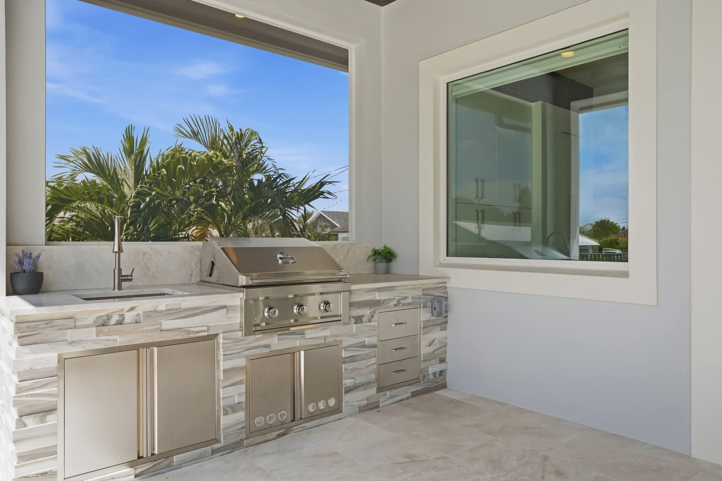 Luxury Home Close to Beach Saltwater Pool Spa | Photo 34
