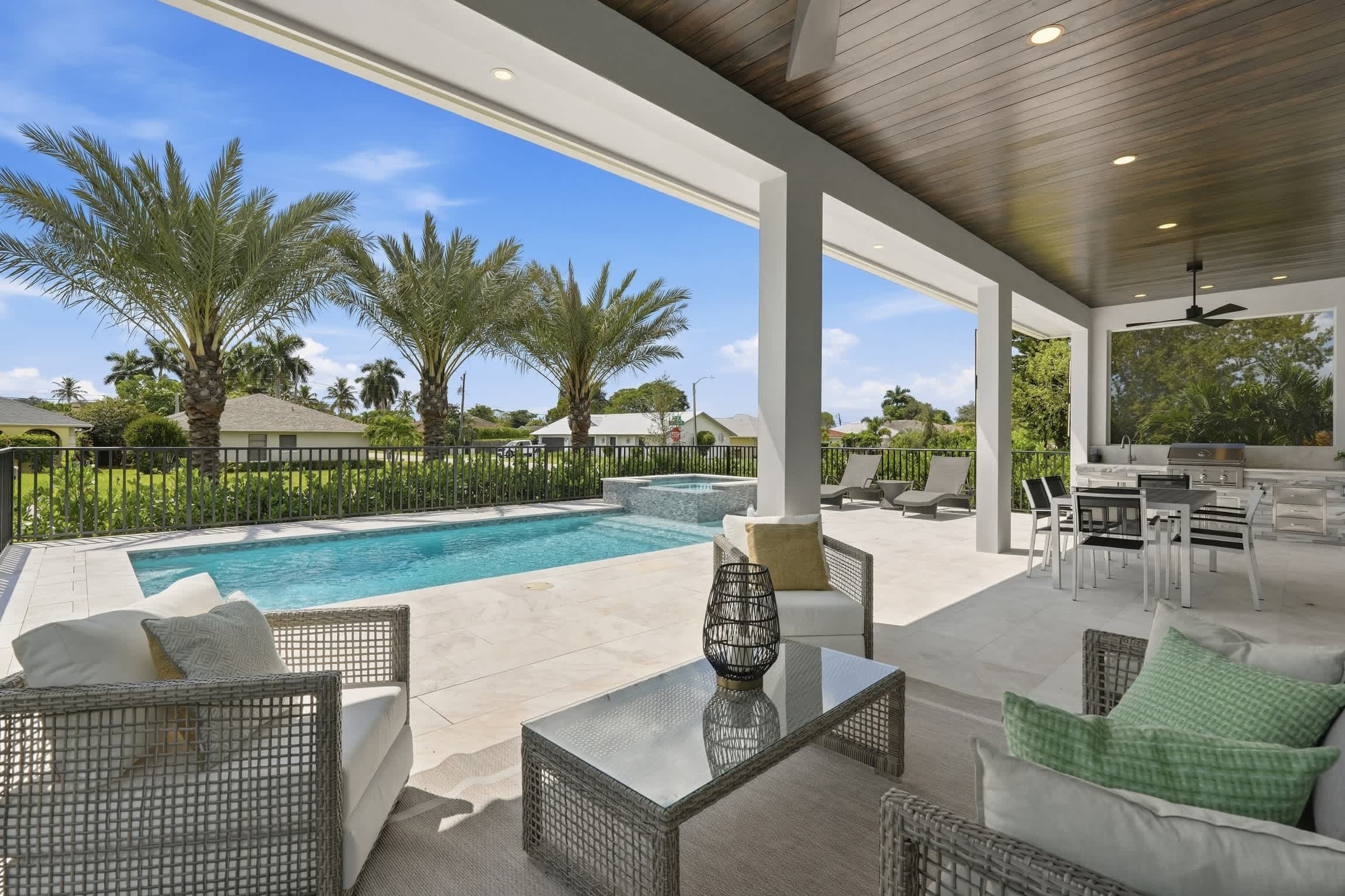Luxury Home Close to Beach Saltwater Pool Spa | Photo 2