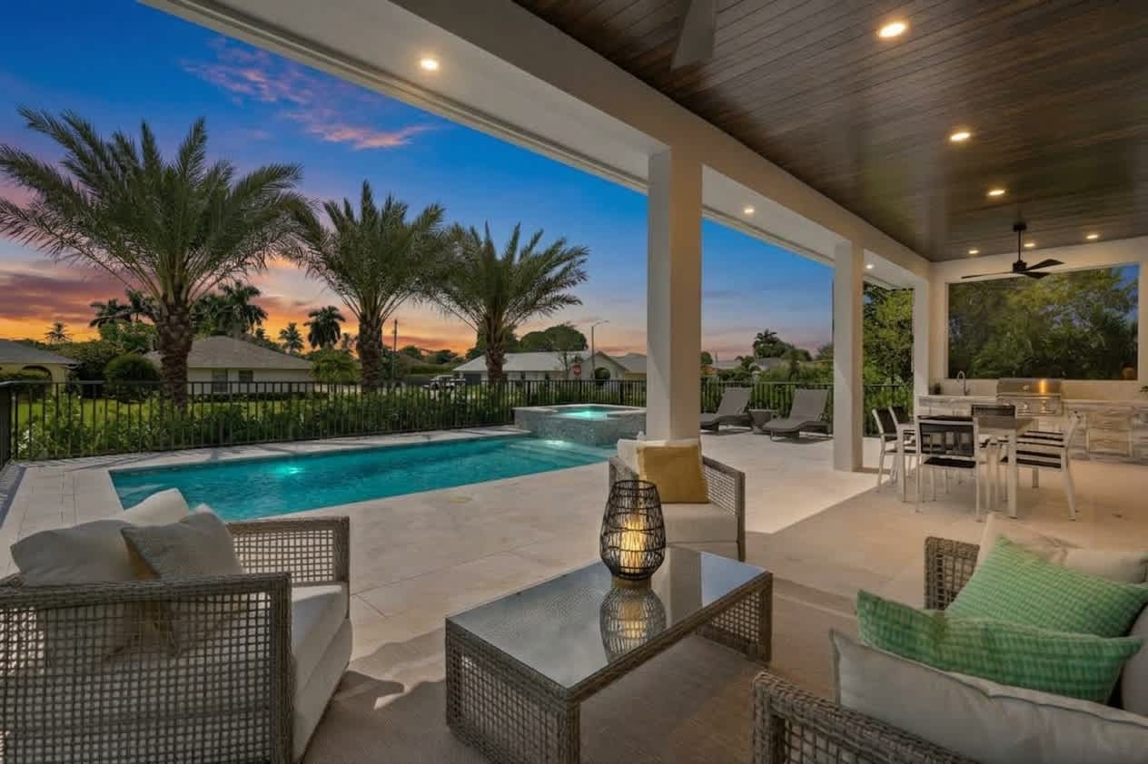 Luxury Home Close to Beach Saltwater Pool Spa | Photo 32