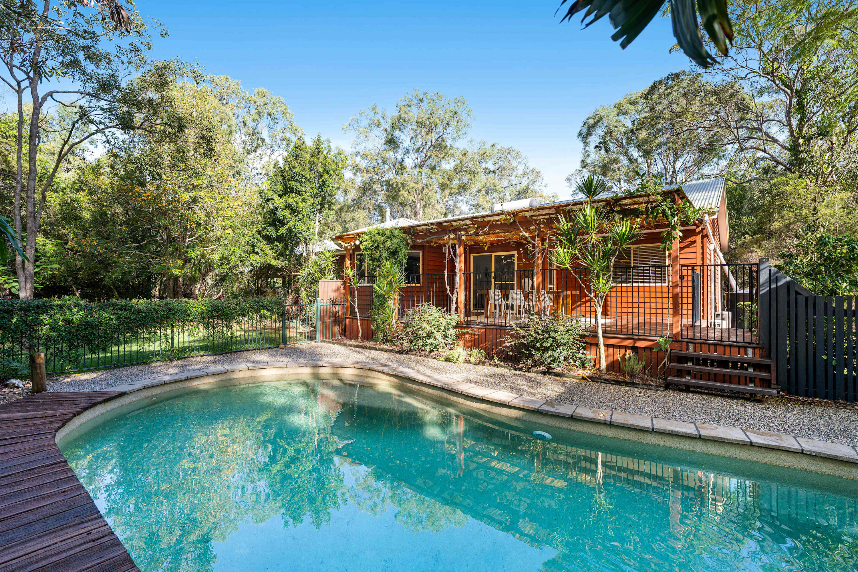 Moreton Bay Acreage Retreat Pool & Fireplace