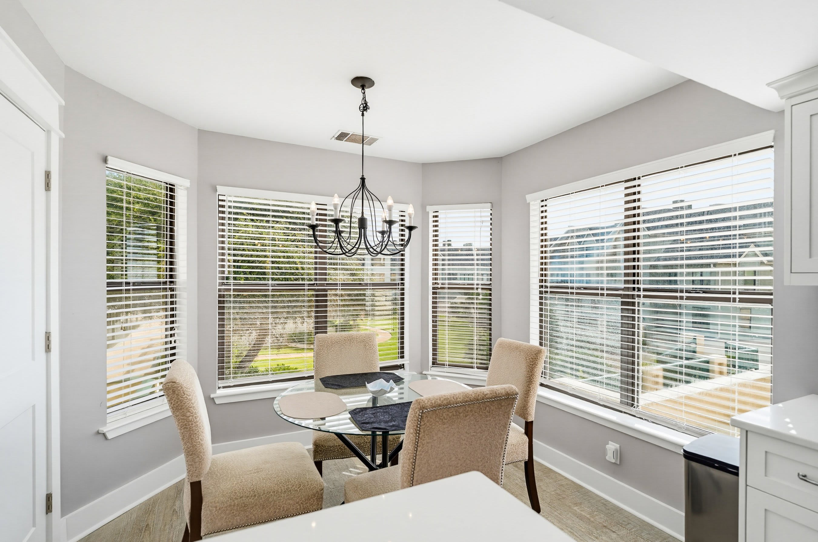 658 Newhaven | Photo 16
