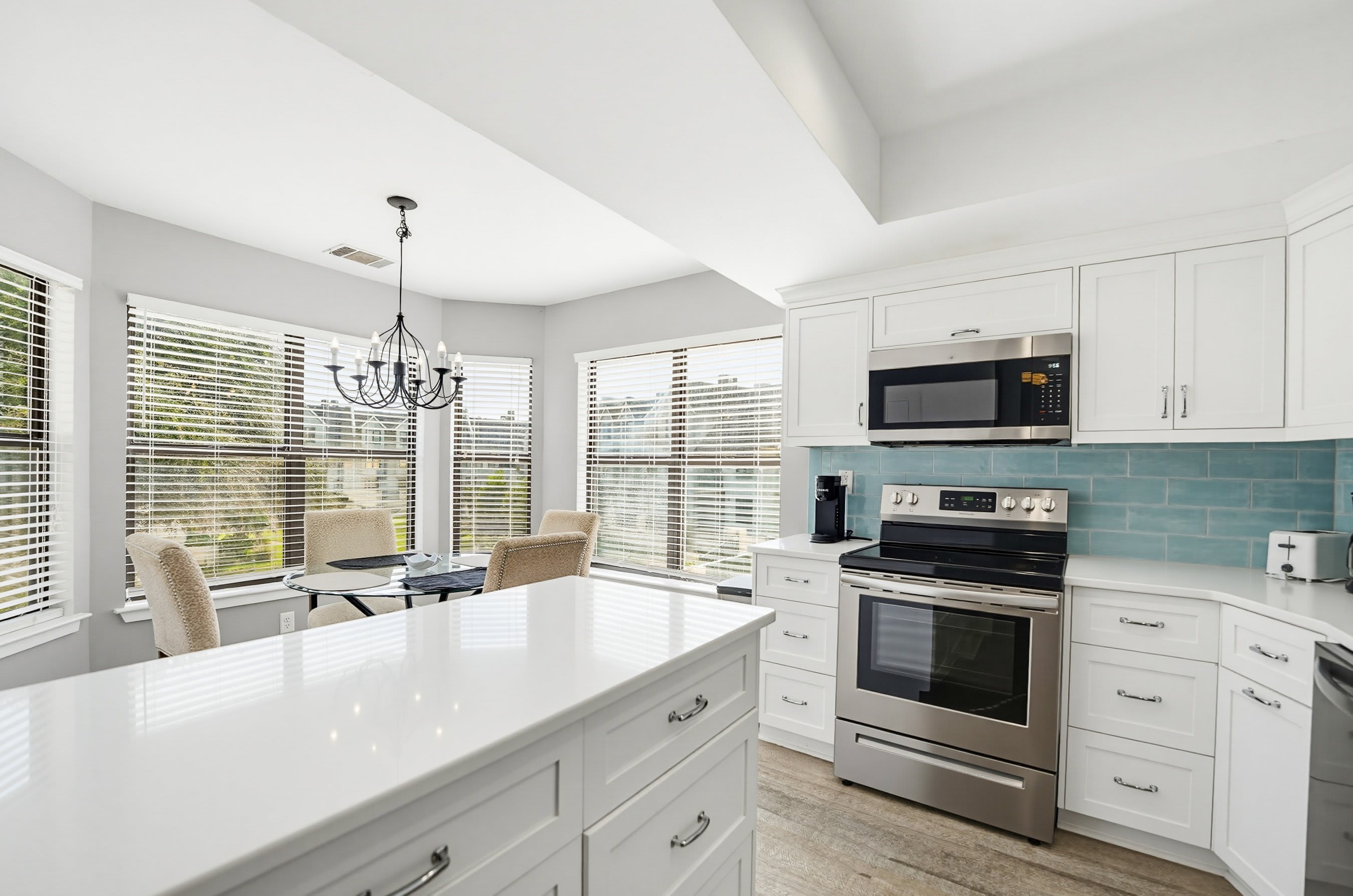 658 Newhaven | Photo 17