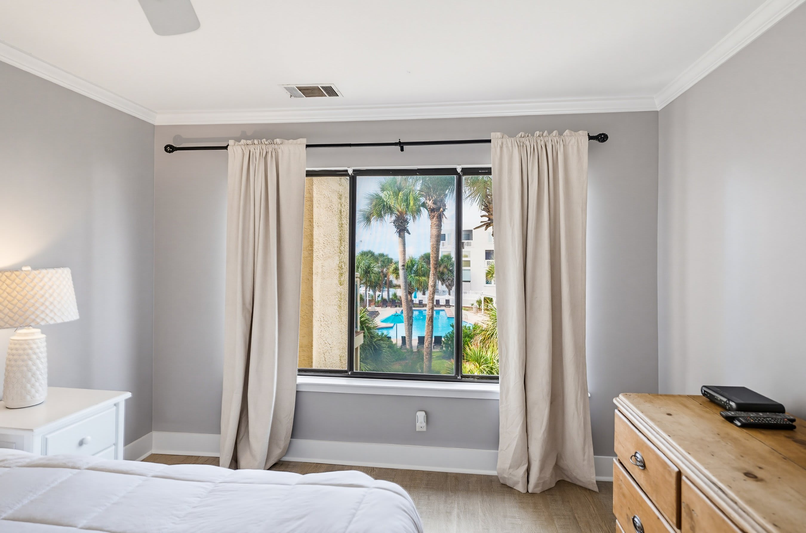 658 Newhaven | Photo 23
