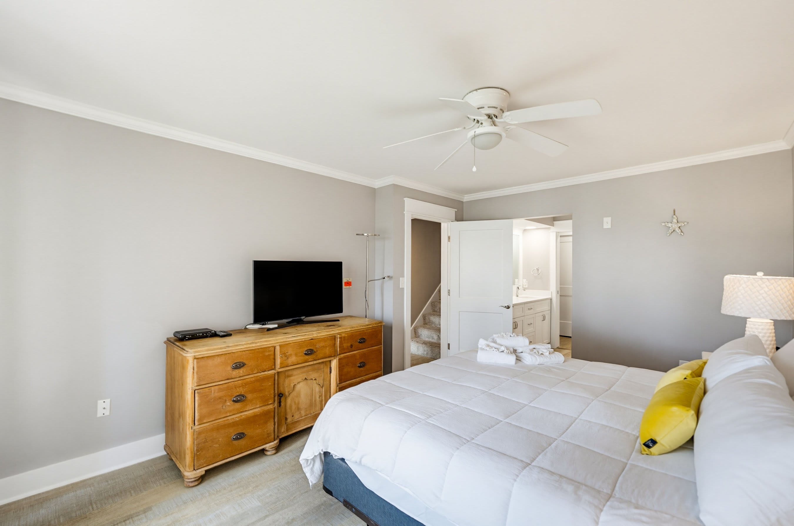 658 Newhaven | Photo 22