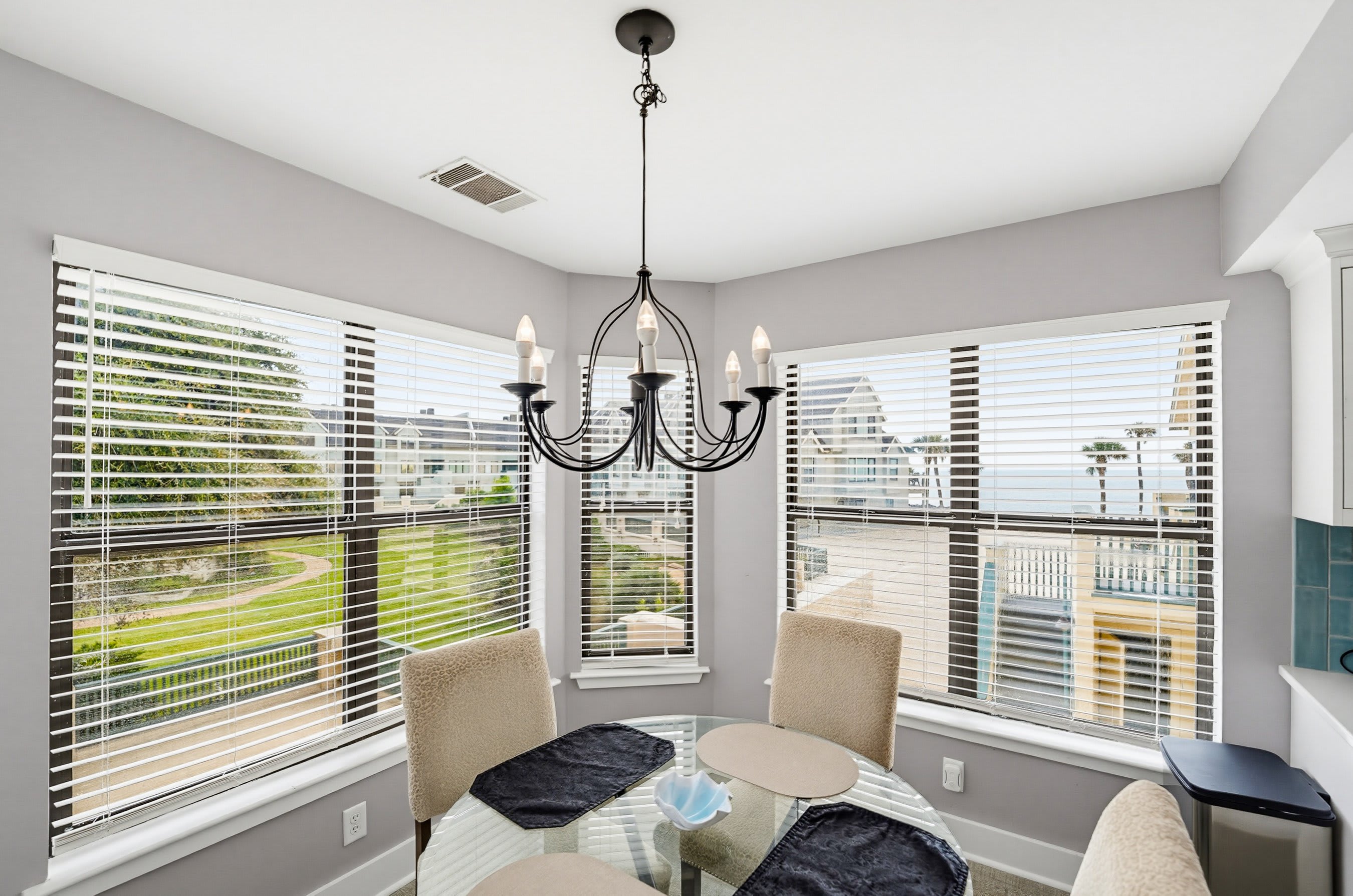 658 Newhaven | Photo 21