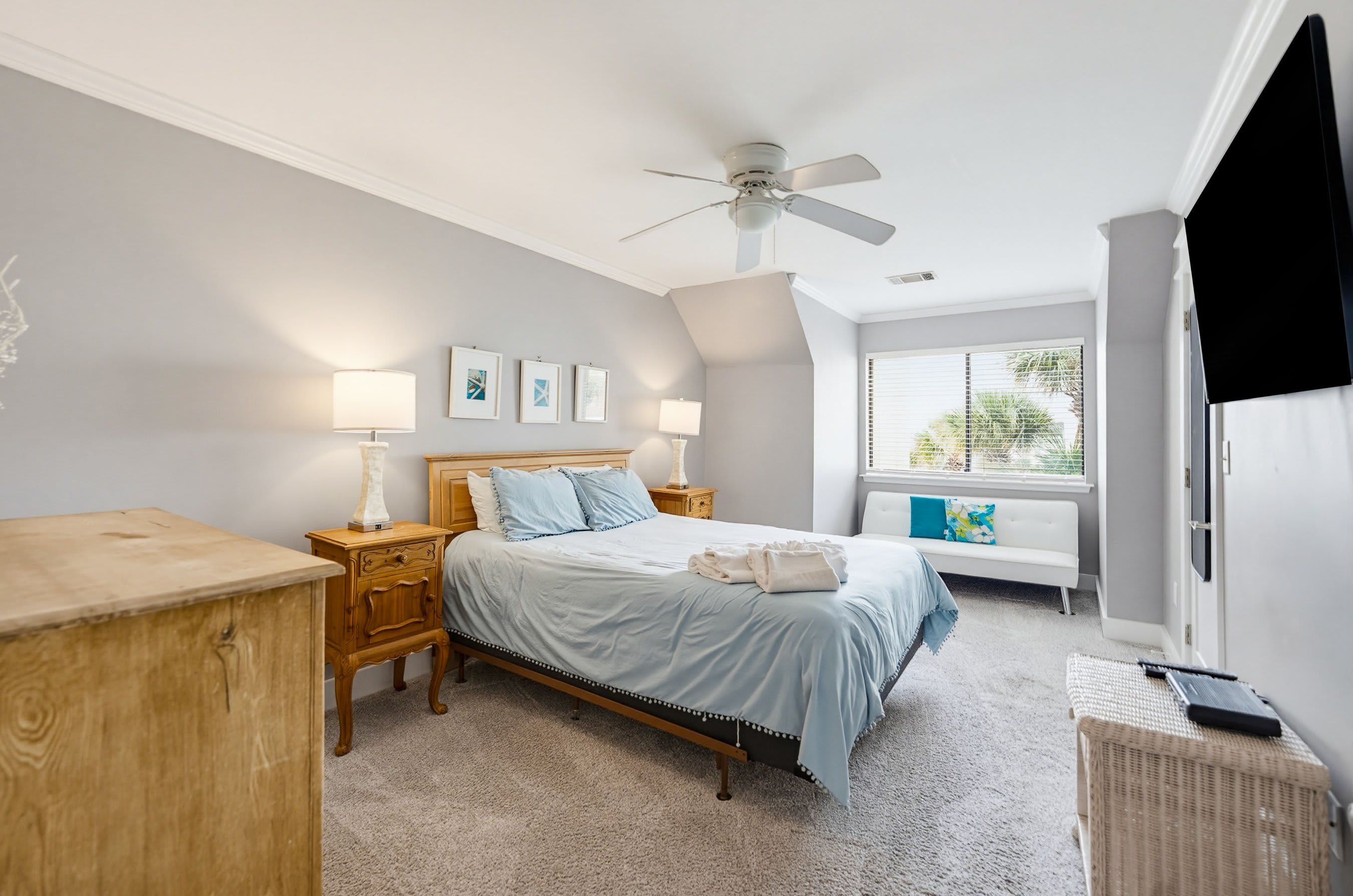 658 Newhaven | Photo 33