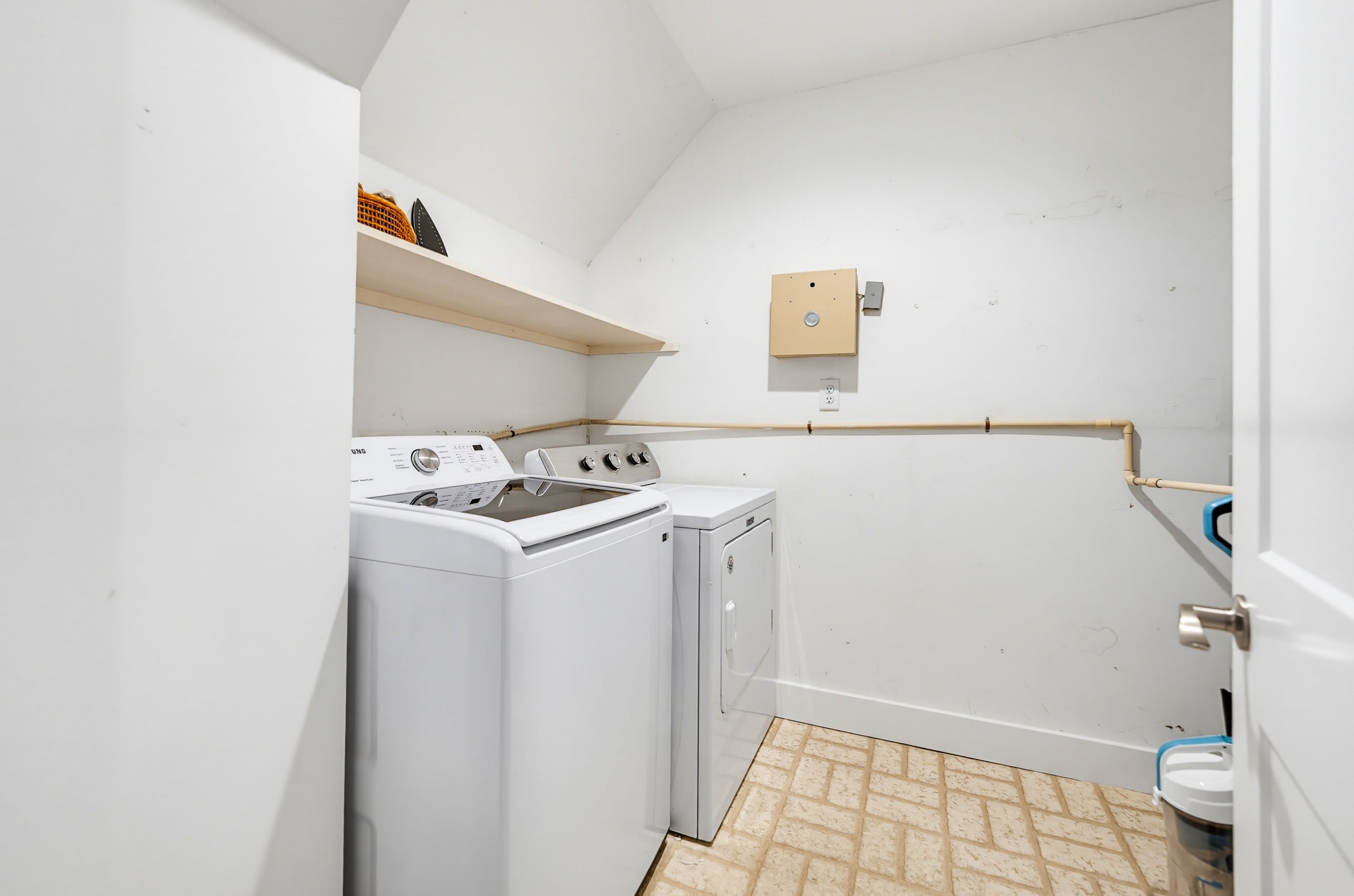 658 Newhaven | Photo 32