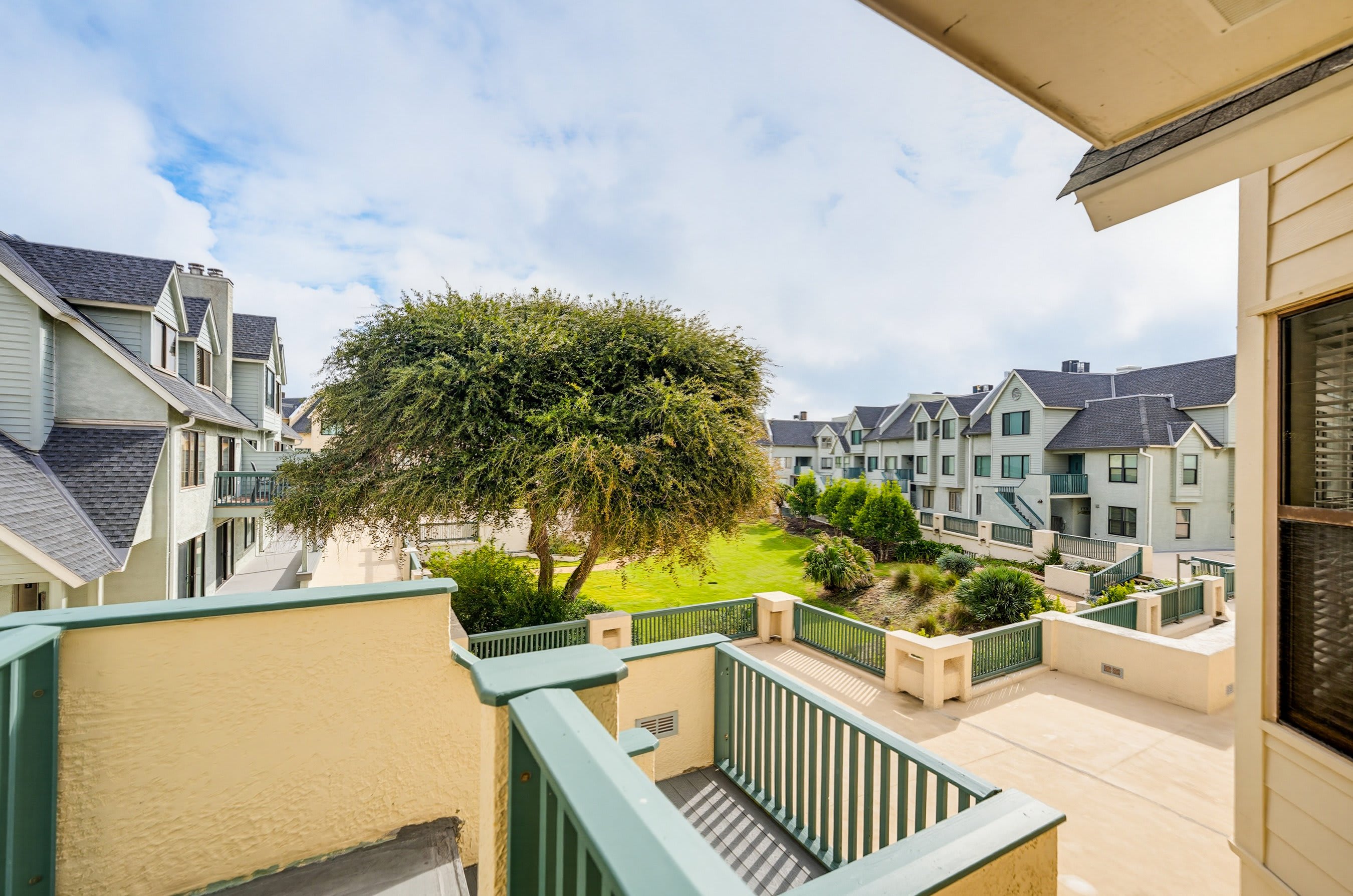 658 Newhaven | Photo 36