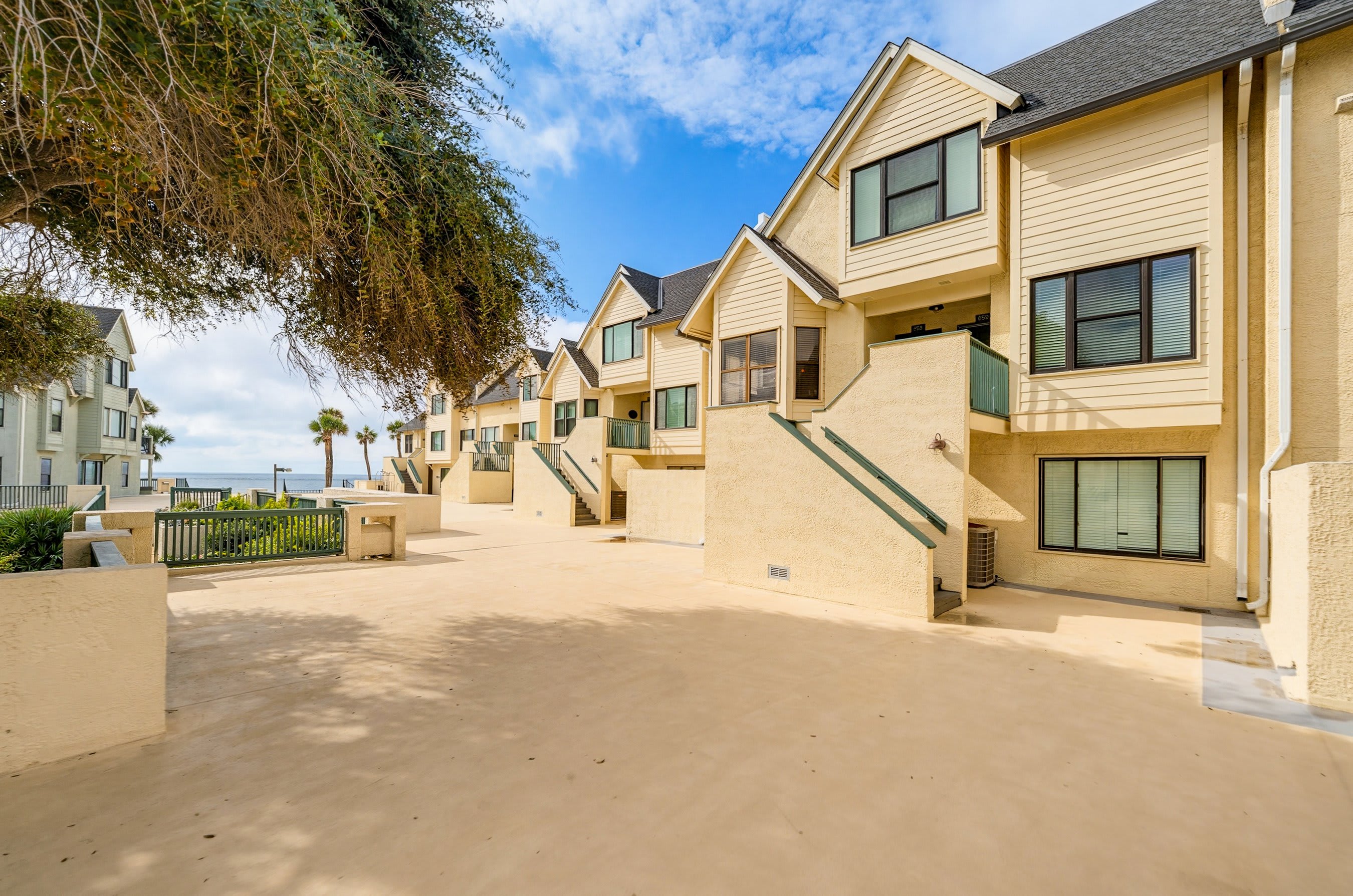 658 Newhaven | Photo 40