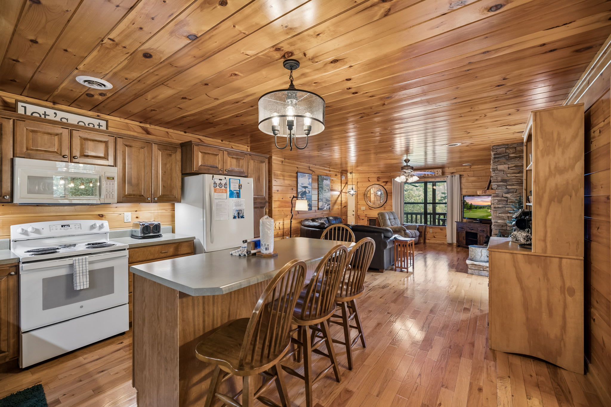 Smoky Mtn Cabin | Hot Tub, Fishing Pond & Views!
