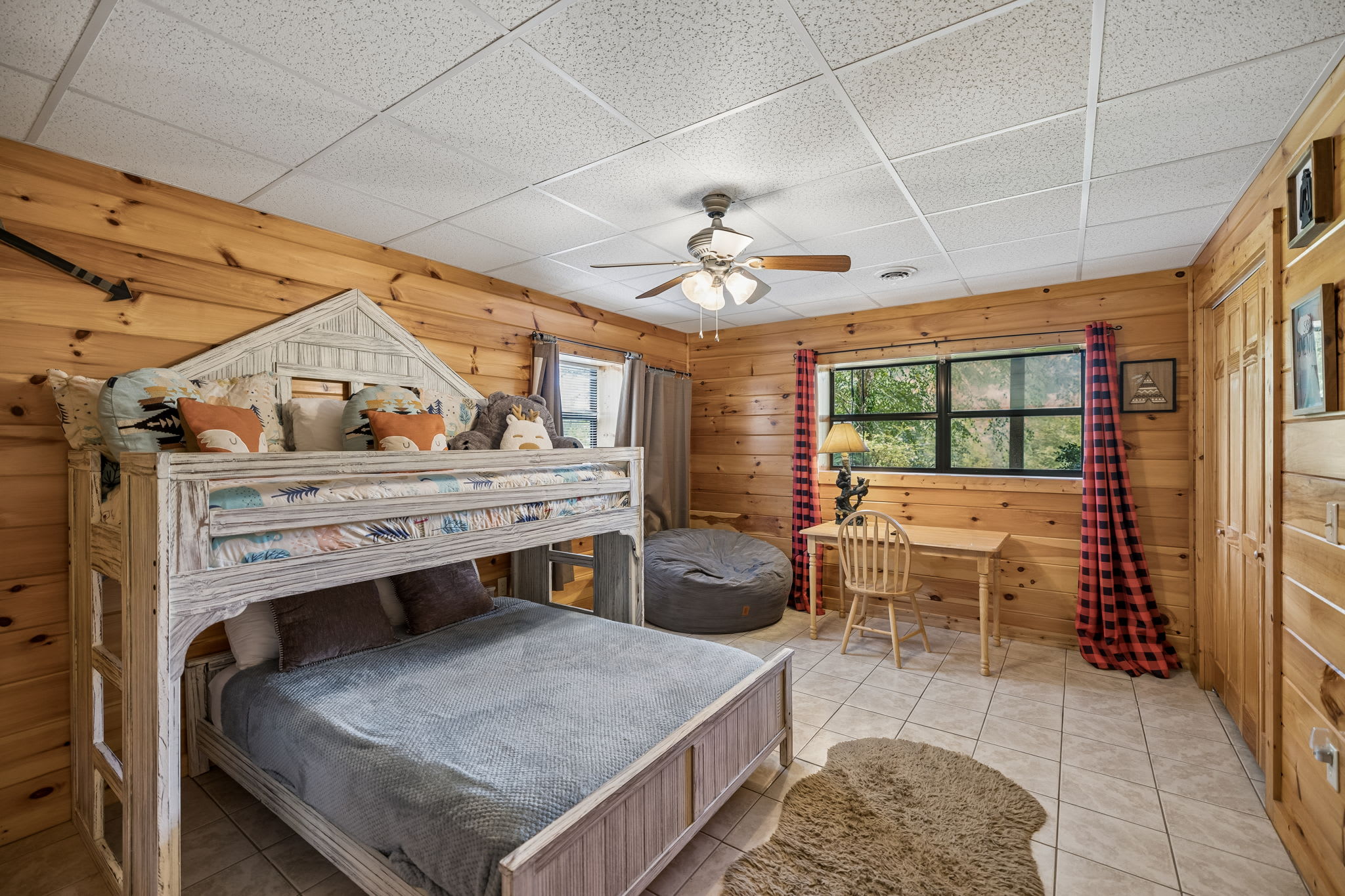 Smoky Mtn Cabin | Hot Tub, Fishing Pond & Views!