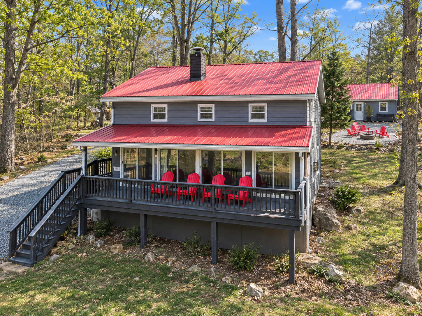 Spacious cabin w/river nearby, hot tub & fire pit