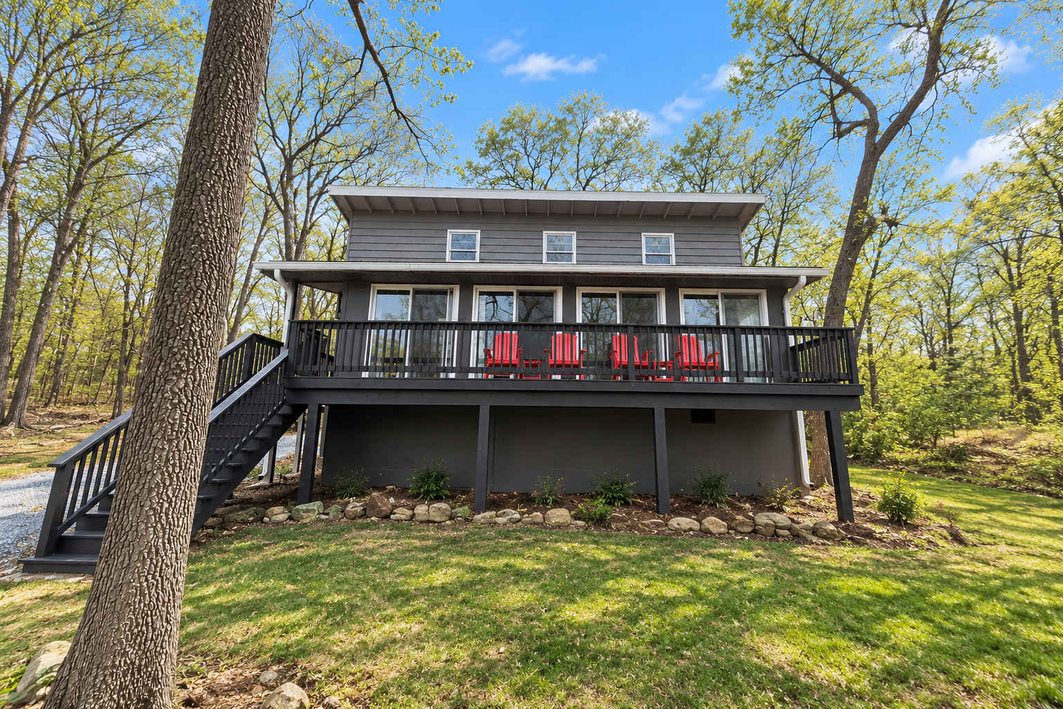Spacious cabin w/river nearby, hot tub & fire pit