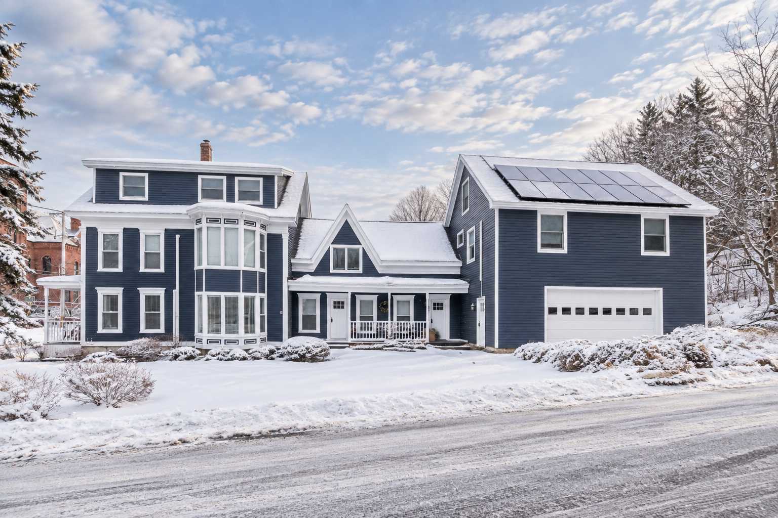 Spacious 9-BR Downtown Residence 3-Min to Okemo — Ludlow, VT — vacation rental