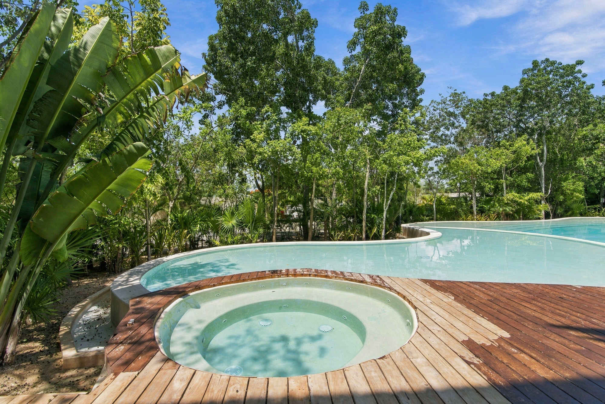 2BR in Tulum - Pool, Gym & Private Balcony