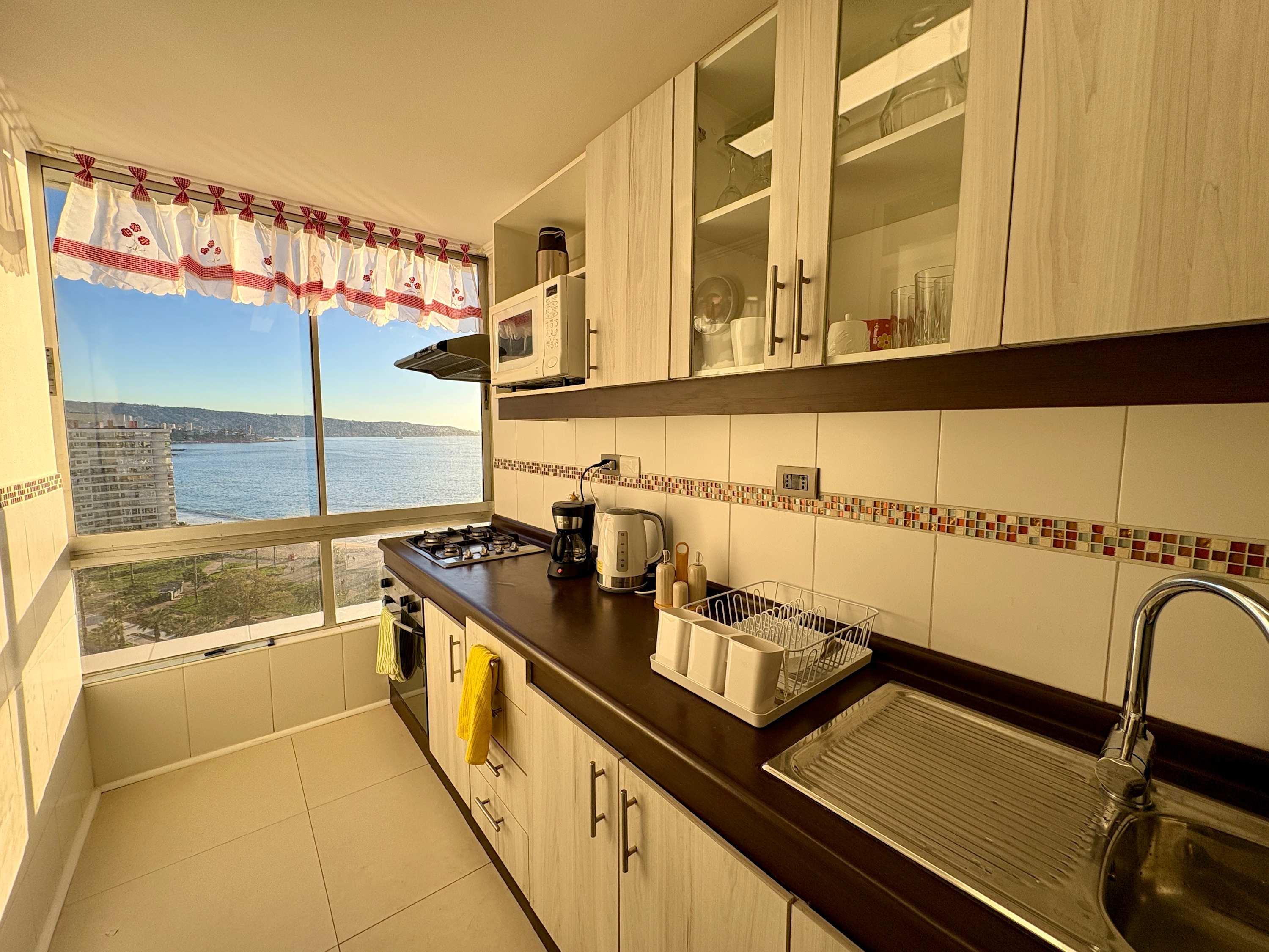 Oceanfront Viña del Mar Apt: Fast WiFi & Free