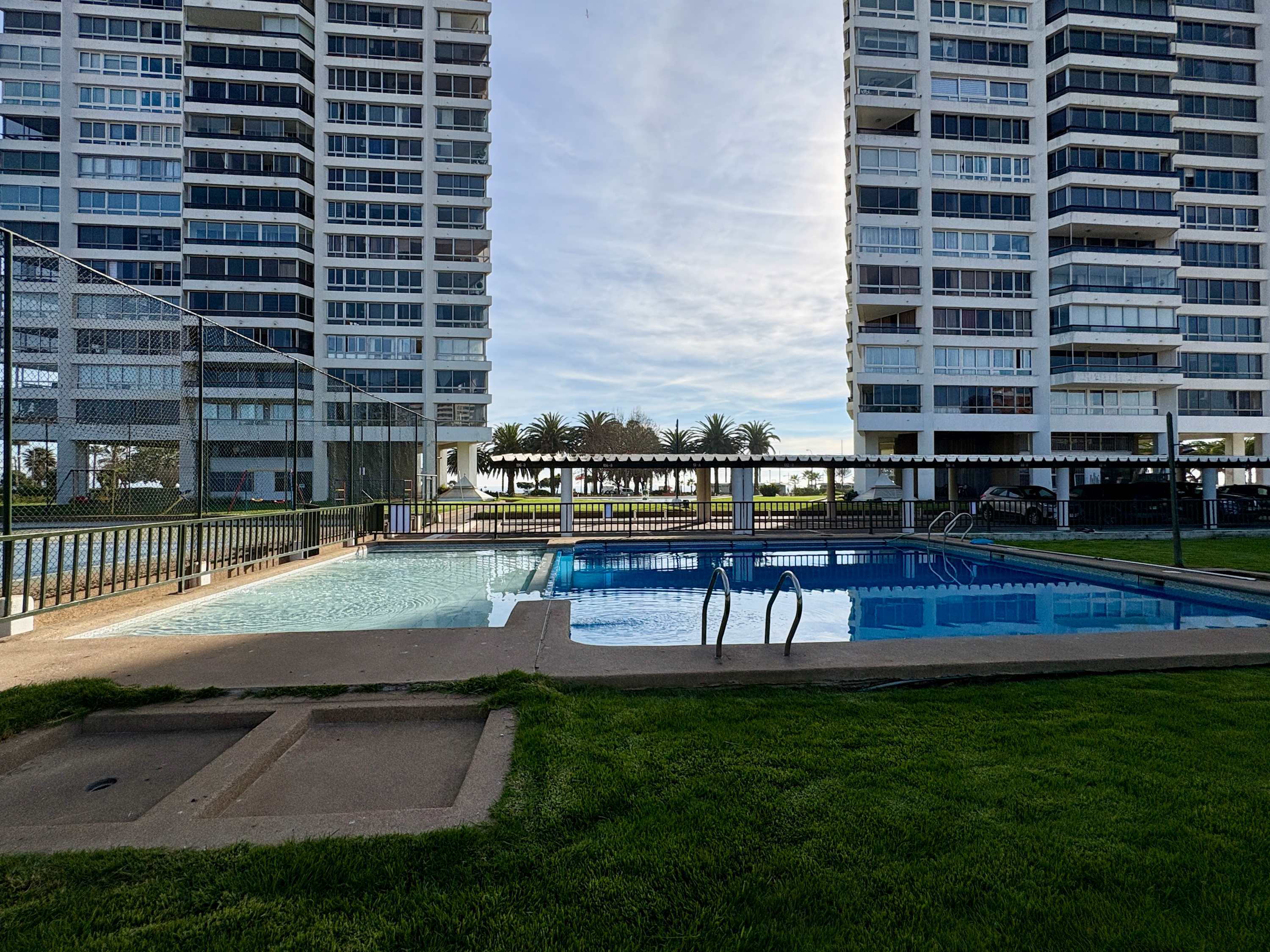 Oceanfront Viña del Mar Apt: Fast WiFi & Free
