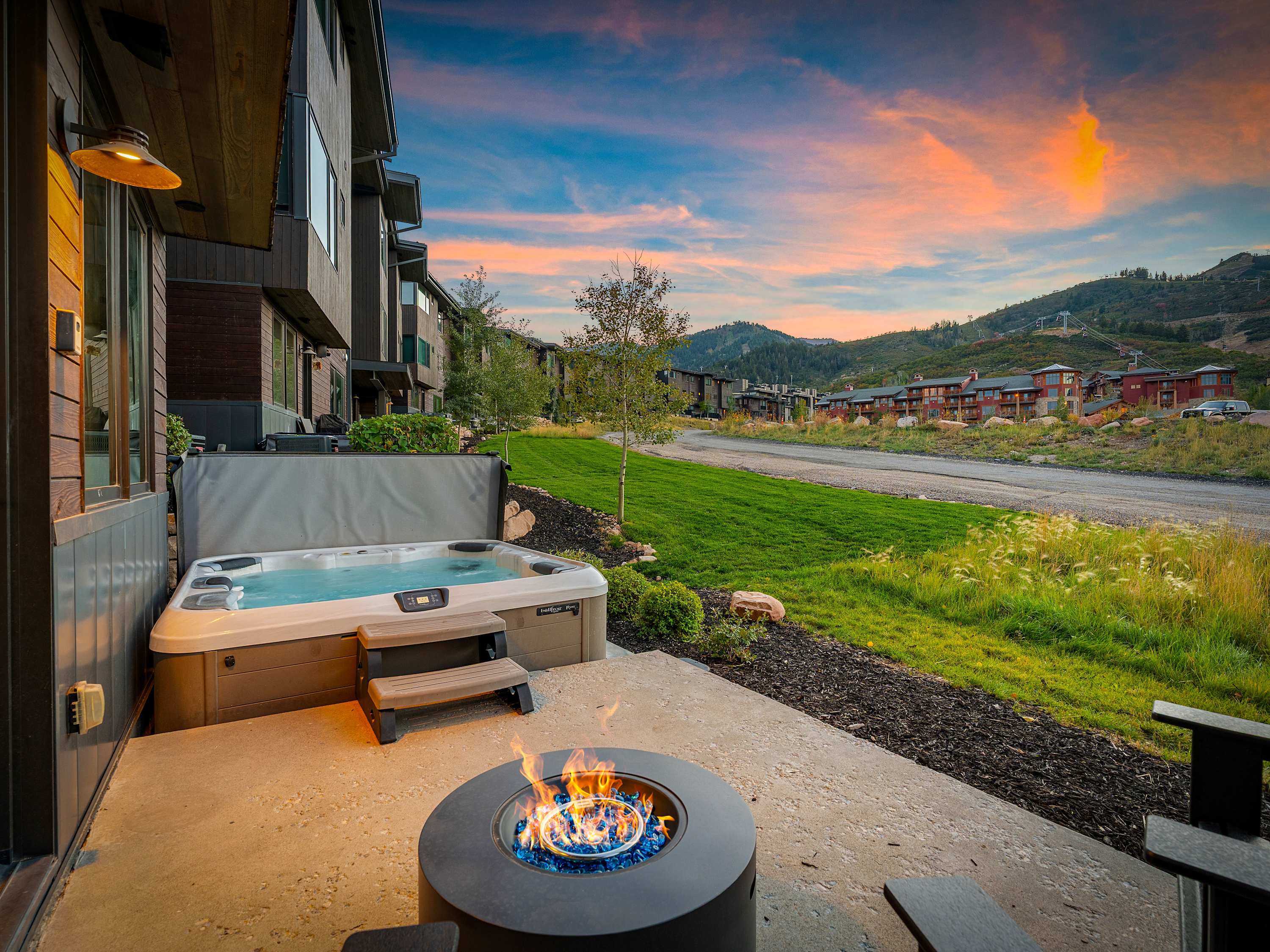 Ski-In 5BR Canyons Village | Hot Tub + Fire Pit | Steps to Gondola — photo 2 of 42