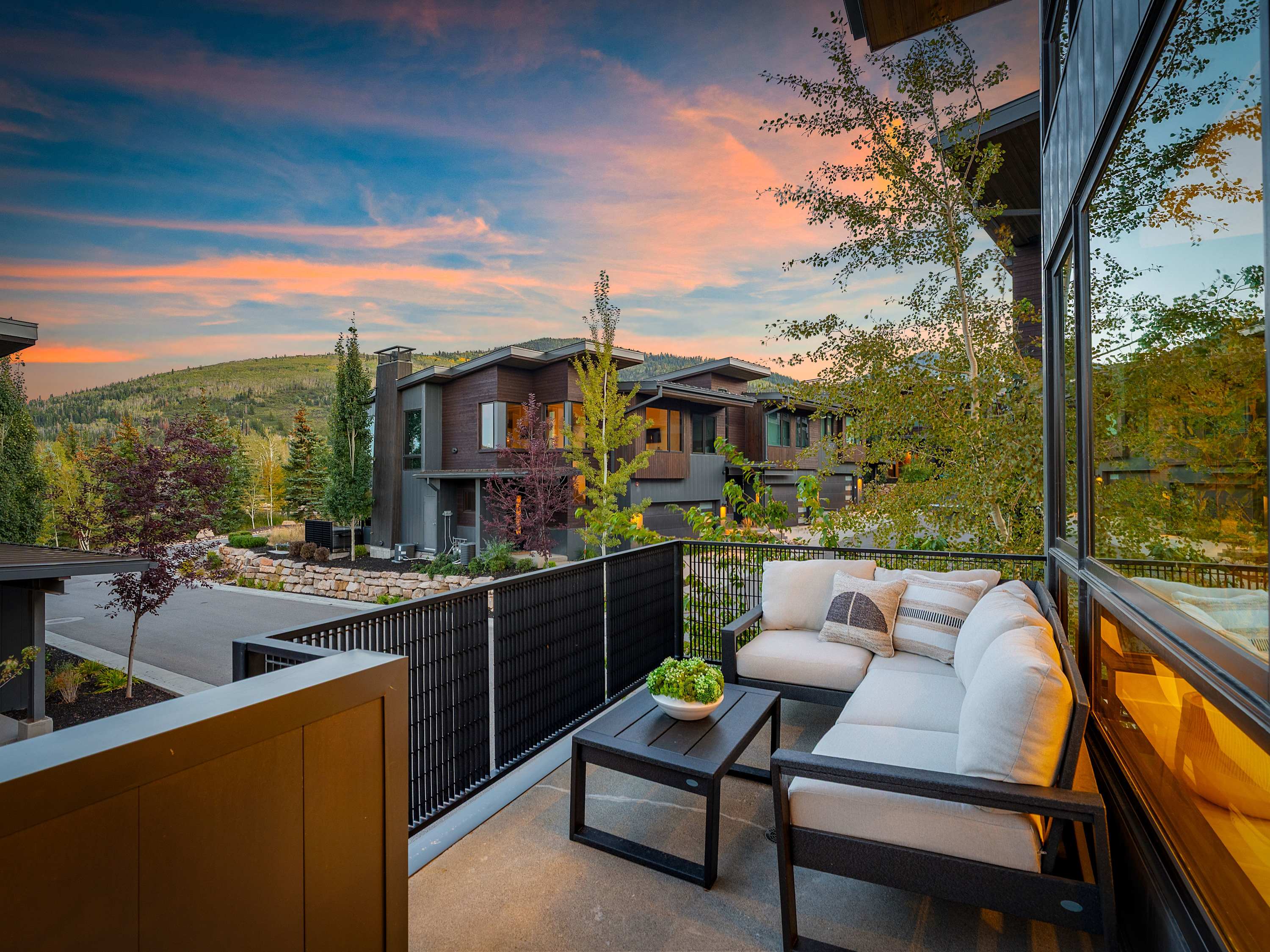 Ski-In 5BR Canyons Village | Hot Tub + Fire Pit | Steps to Gondola — photo 5 of 42