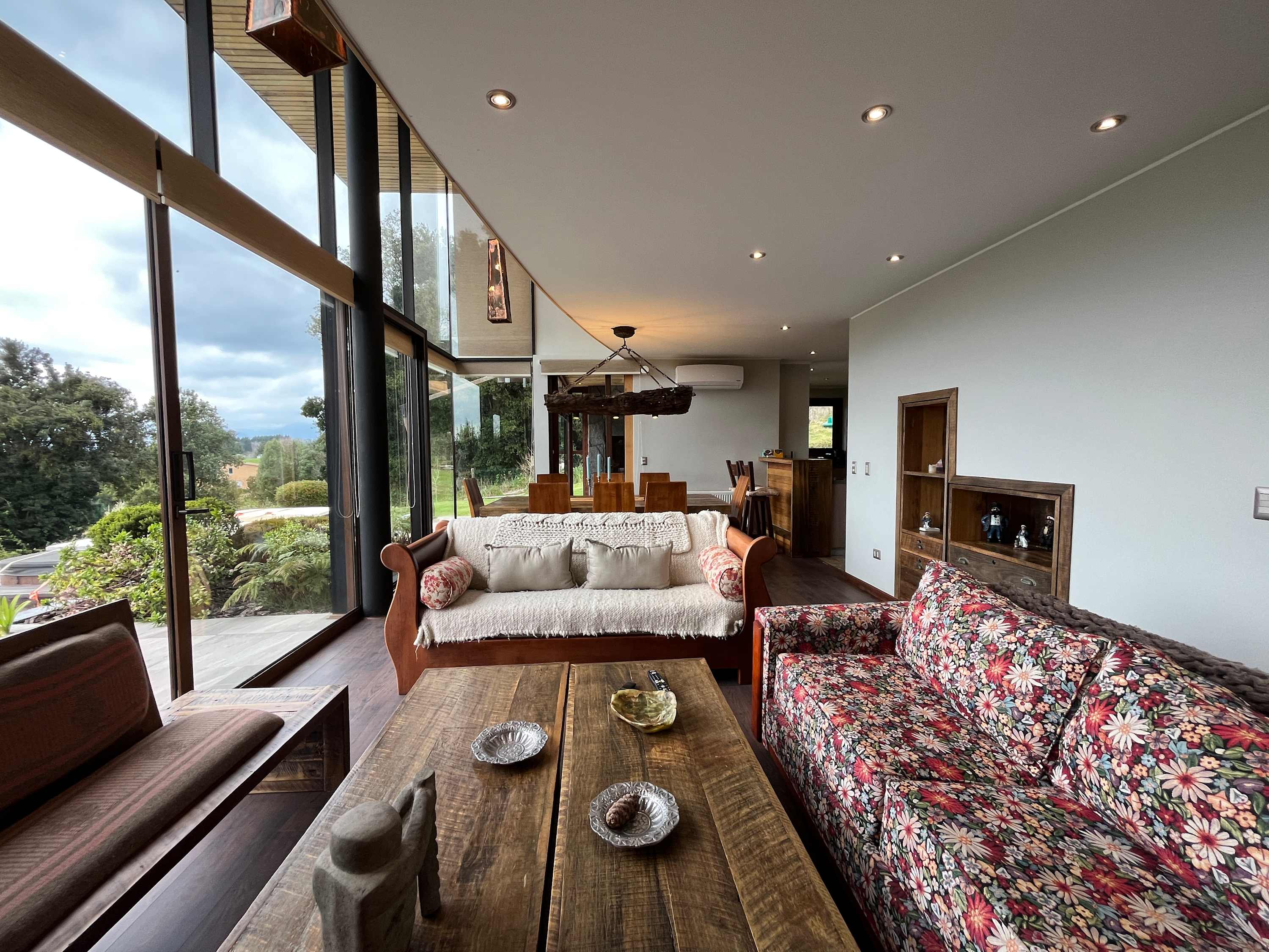 Villarrica Lake Views - Pool, Jacuzzi & Gardens
