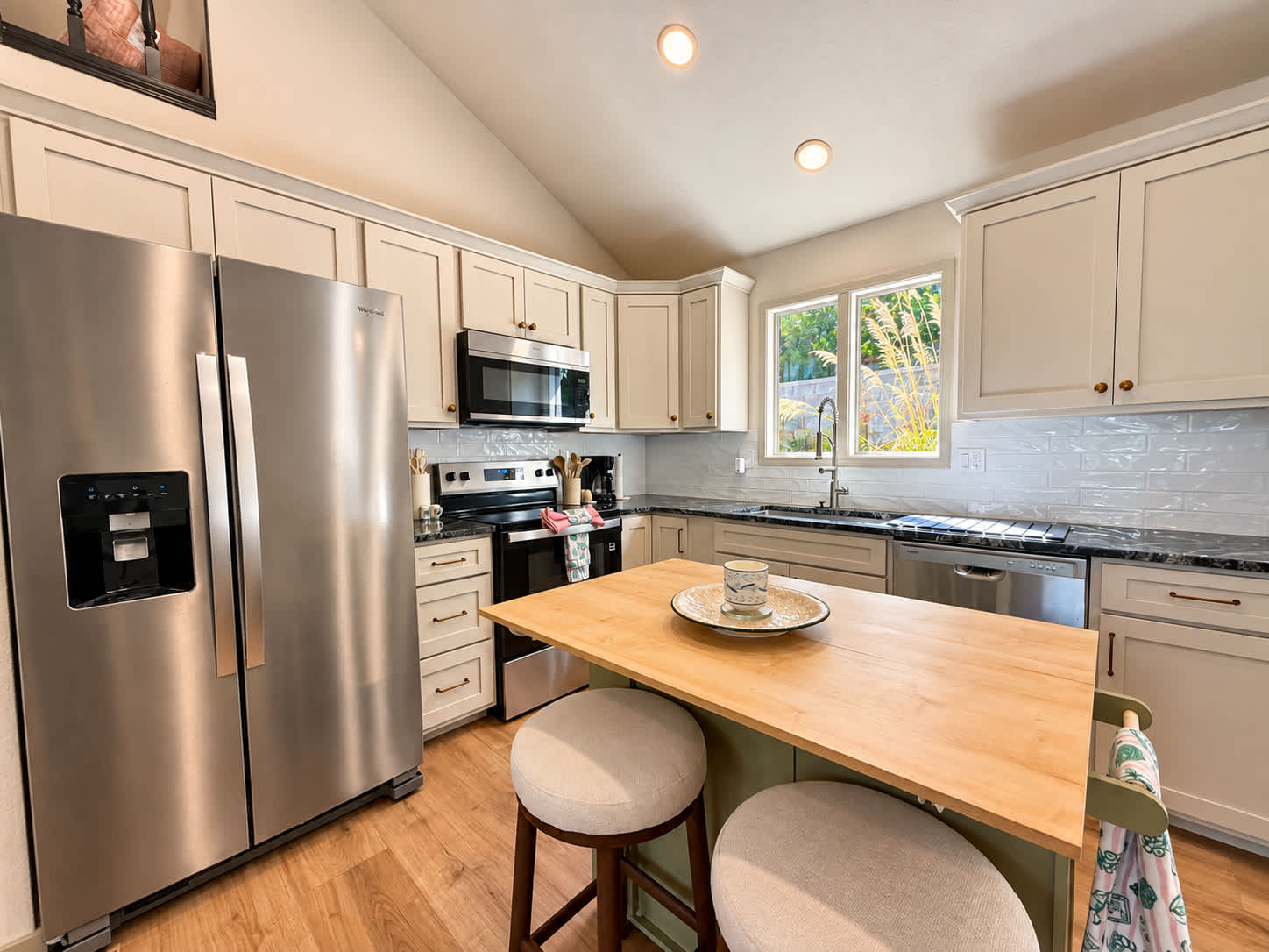 The open kitchen is well equipped for an unforgettable getaway​