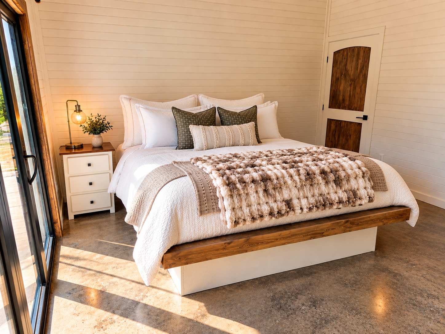 Lakeview Retreat | Scenic Stay at the Event Venue