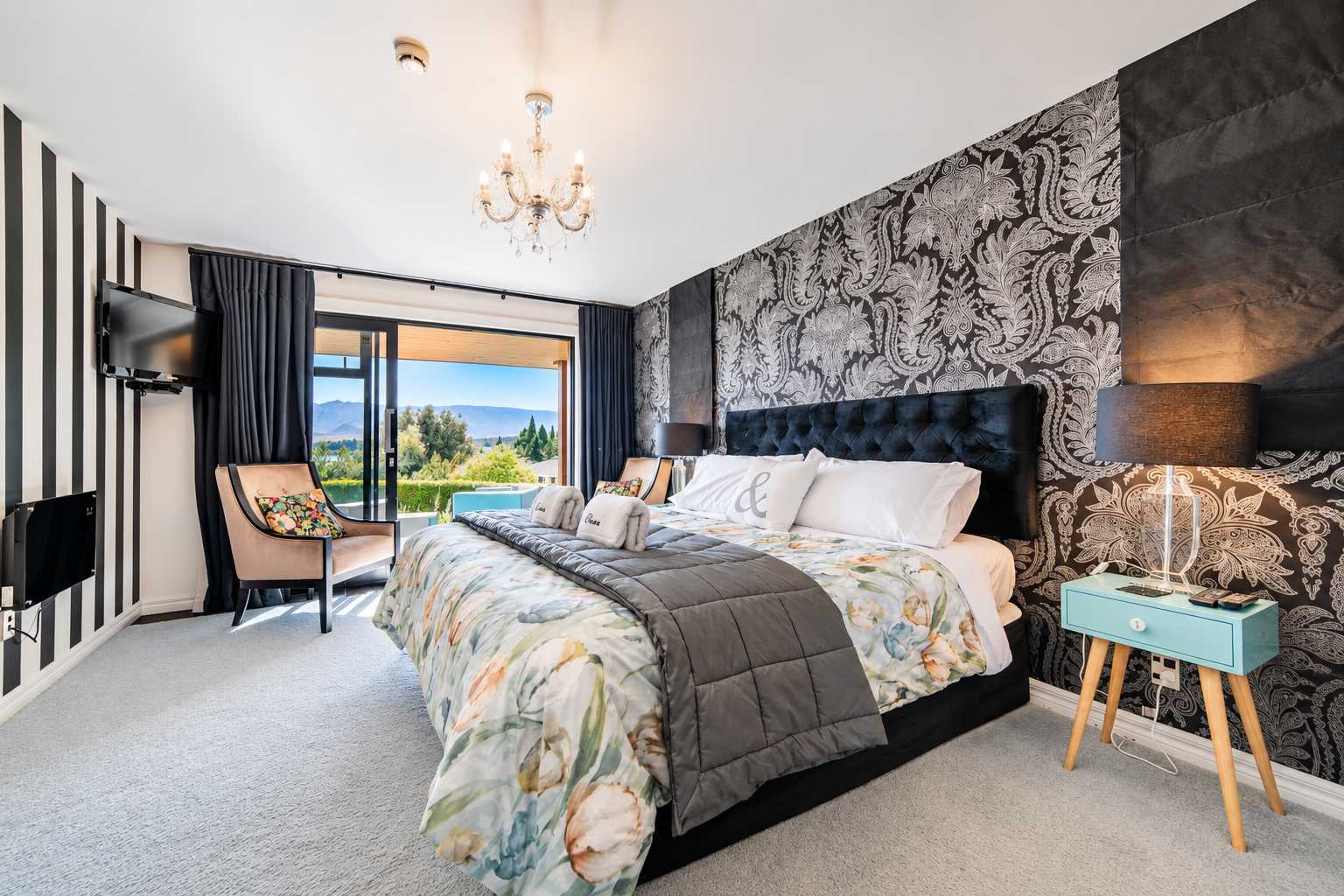 Tekapo Private Room | Lake + Mountain Views