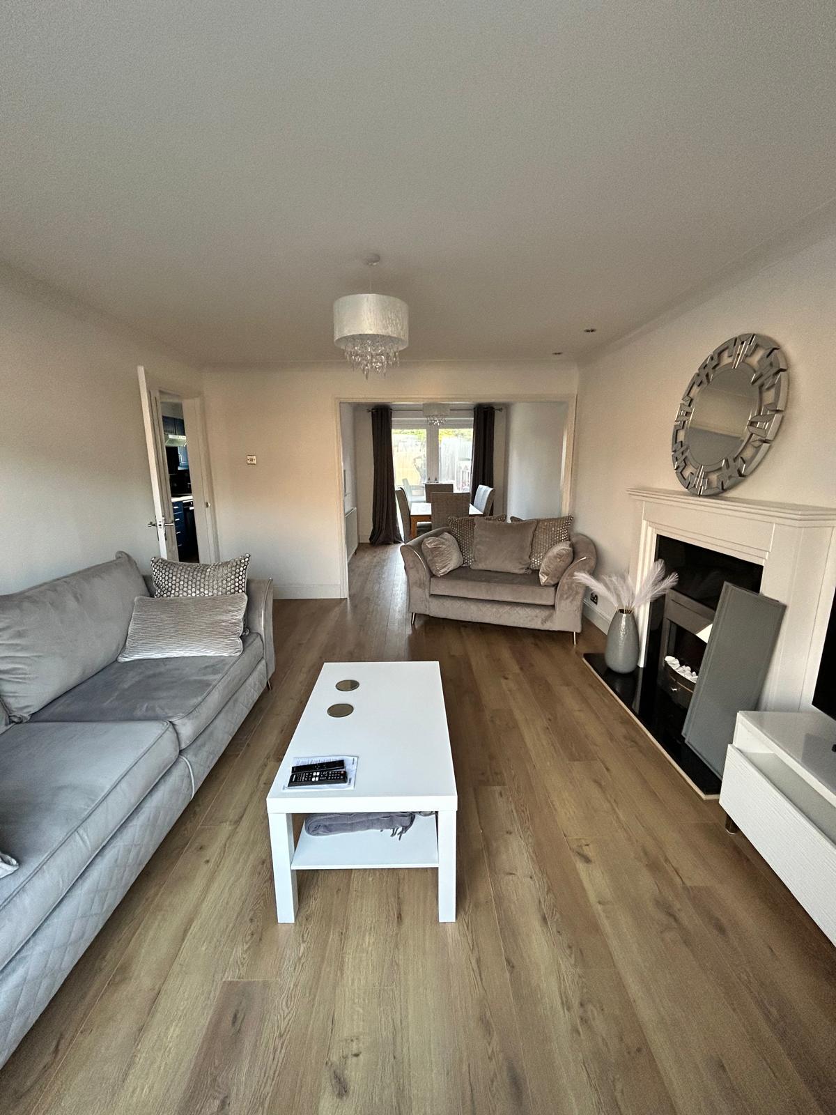 Spacious 2BR South Anston House Driveway Parking in Windsor Walk 26 S25 5EL - Property image 5 - VivreStays