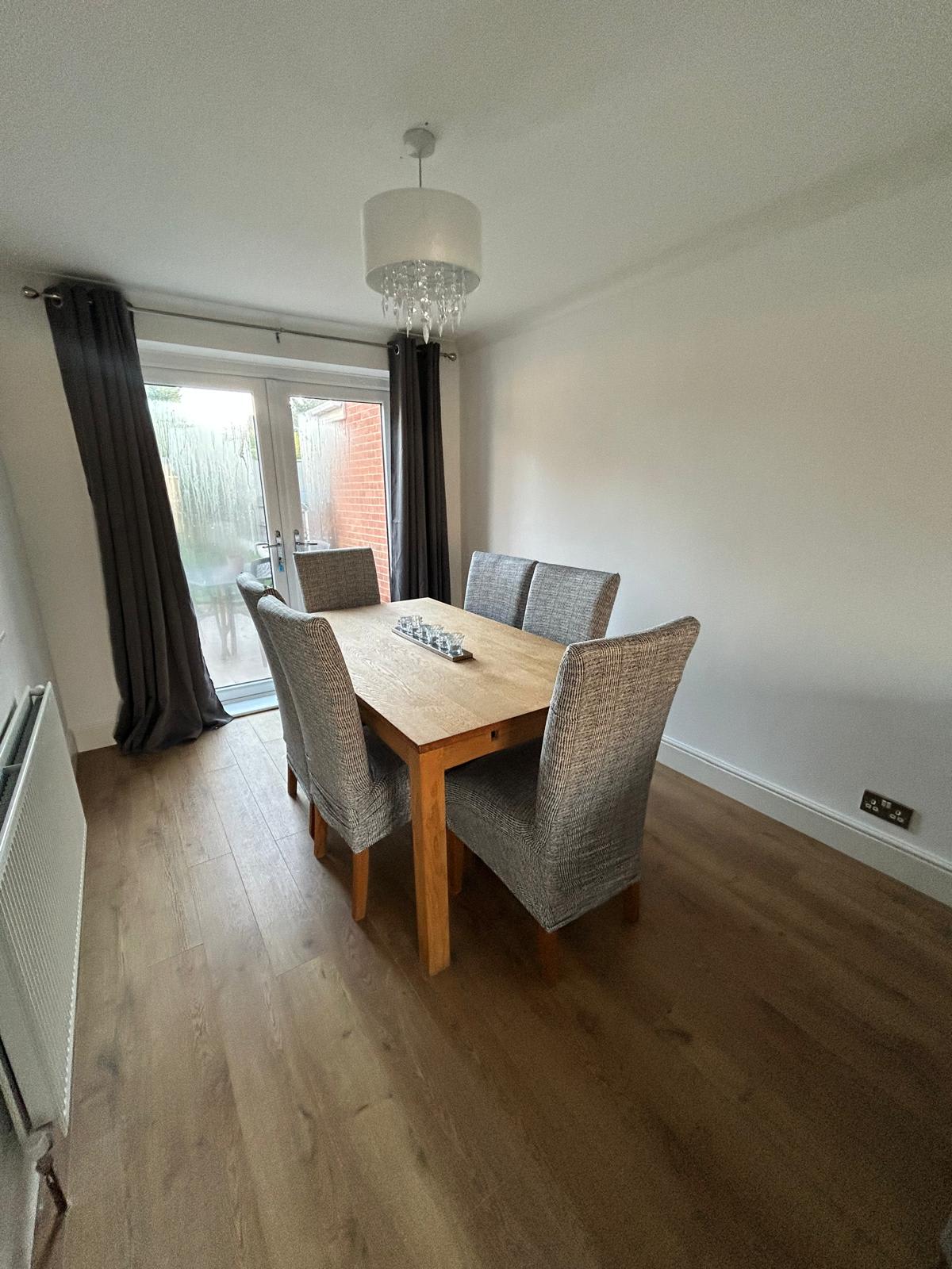 Spacious 2BR South Anston House Driveway Parking in Windsor Walk 26 S25 5EL - Property image 4 - VivreStays