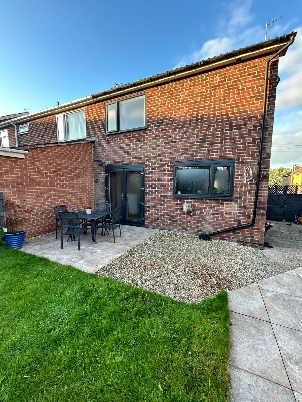 Spacious 2BR South Anston House Driveway Parking in Windsor Walk 26 S25 5EL - Property image 11 - VivreStays