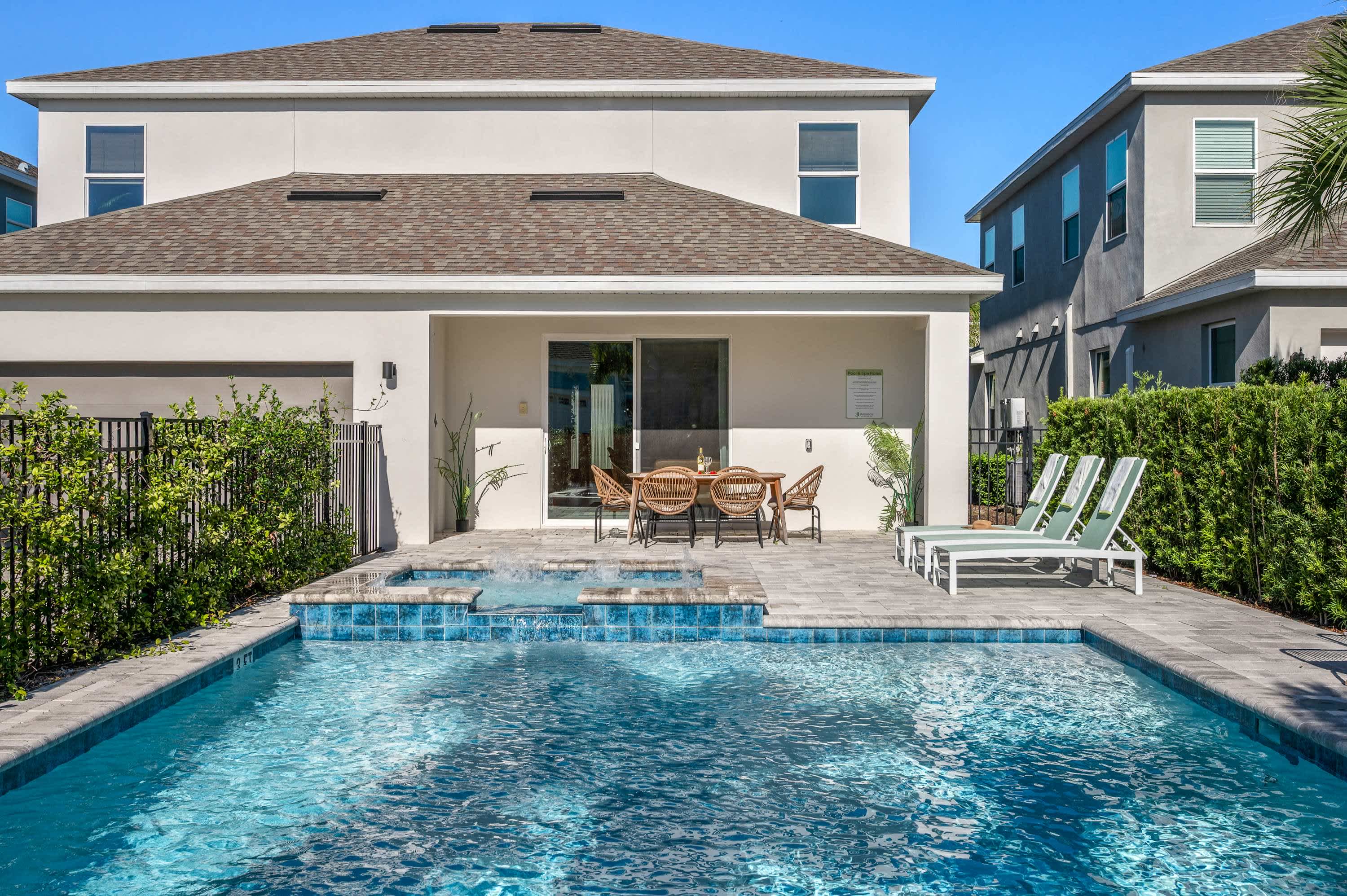 6BR Reunion Villa w/ Pool, Cinema & Games
