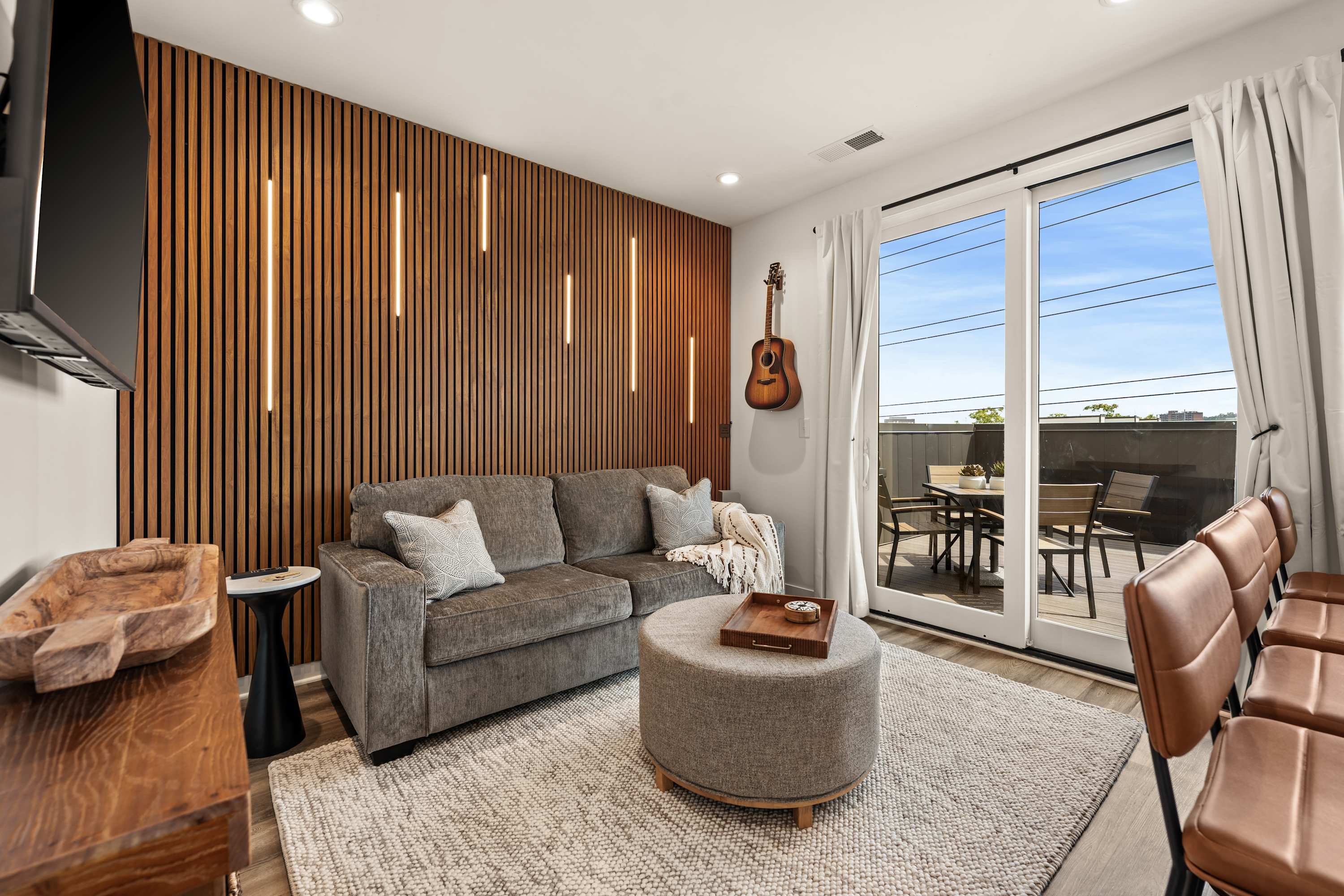 Modern Condo-5 Min to Broadway -Walk to Coffee