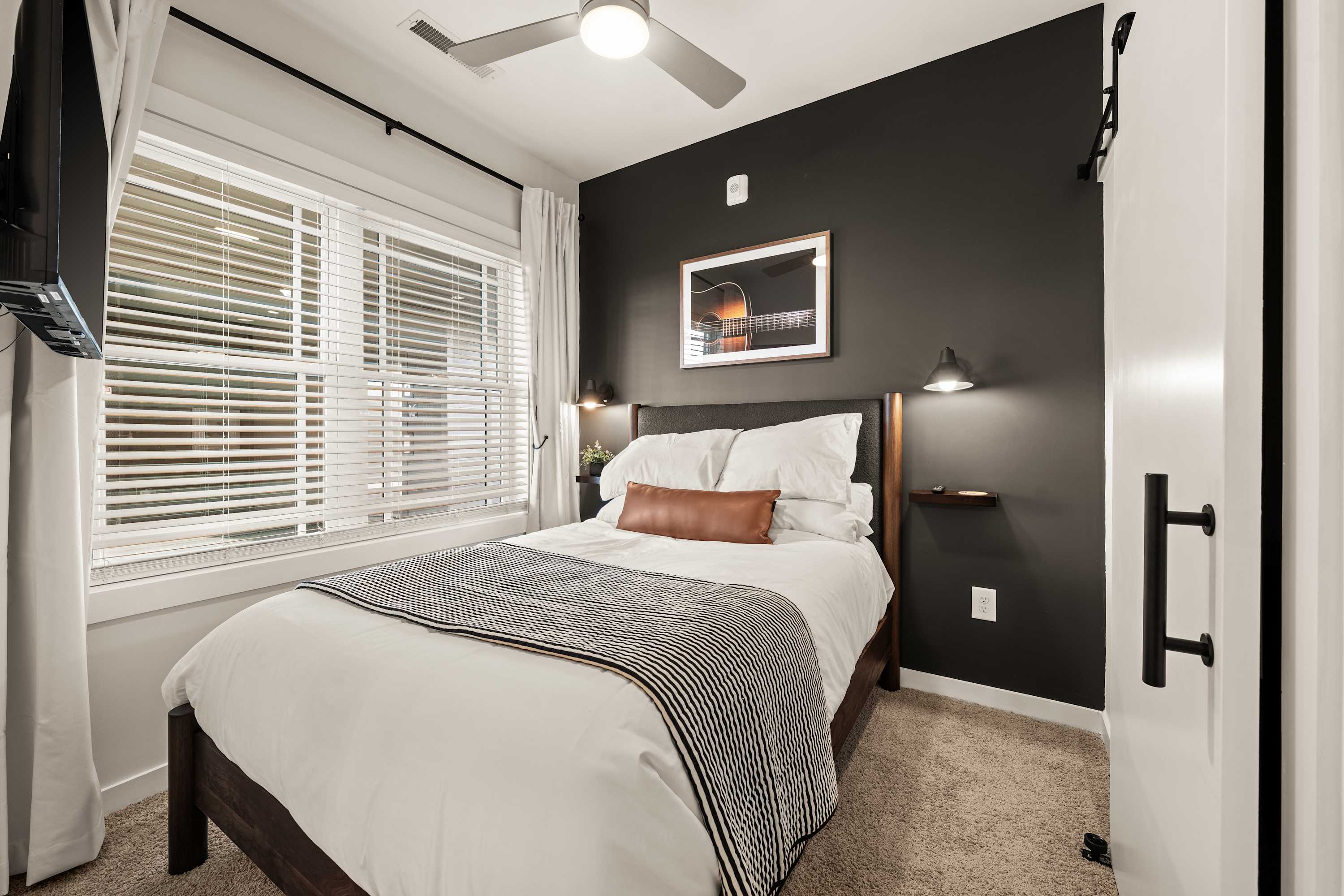 Modern Condo-5 Min to Broadway -Walk to Coffee