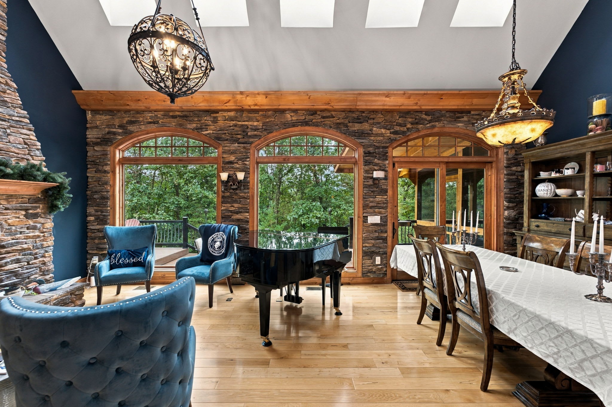 Mountain Lodge w/Theater, Gym, Music Room + Piano