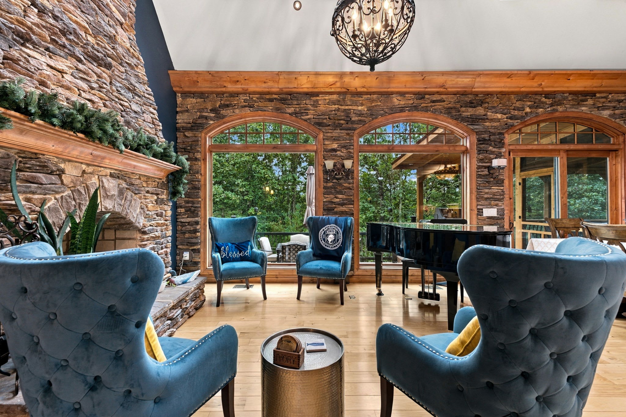 Mountain Lodge w/Theater, Gym, Music Room + Piano
