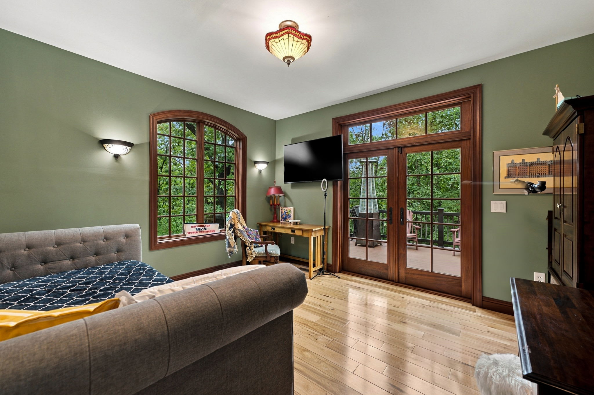Bedroom 3 (main level): Twin daybed + twin trundle with flat screen tv, deck access and telescope for starry nights